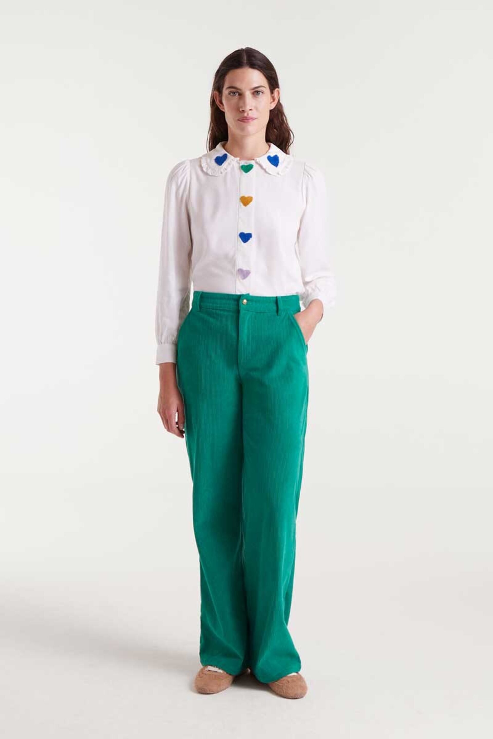 Camisa blanca con bordado de corazones compañía fantástica - 3