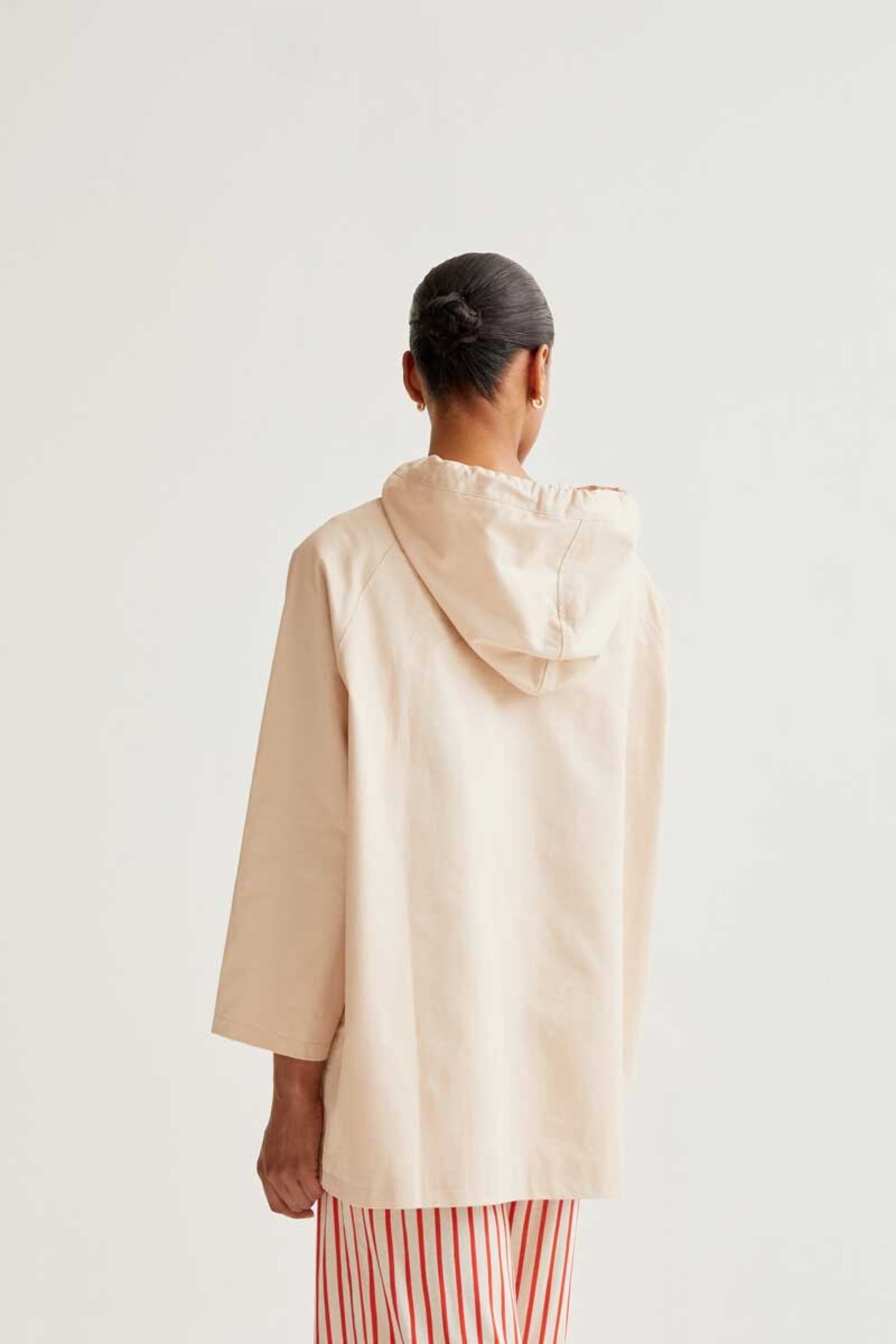 Gabardina con print de mariquita compañía fantástica - 4