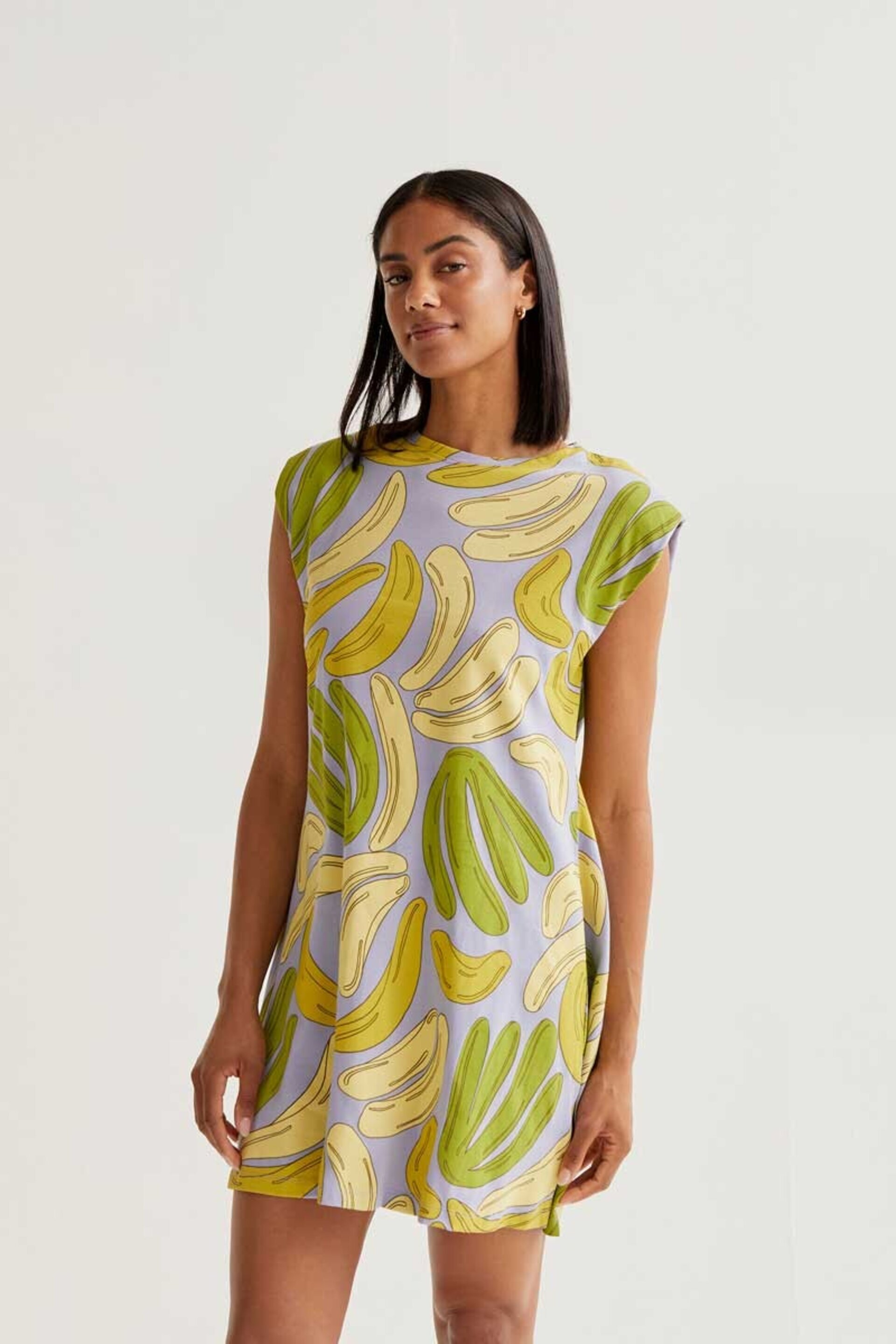 Vestido corto con estampado guineo compañía fantástica - 3