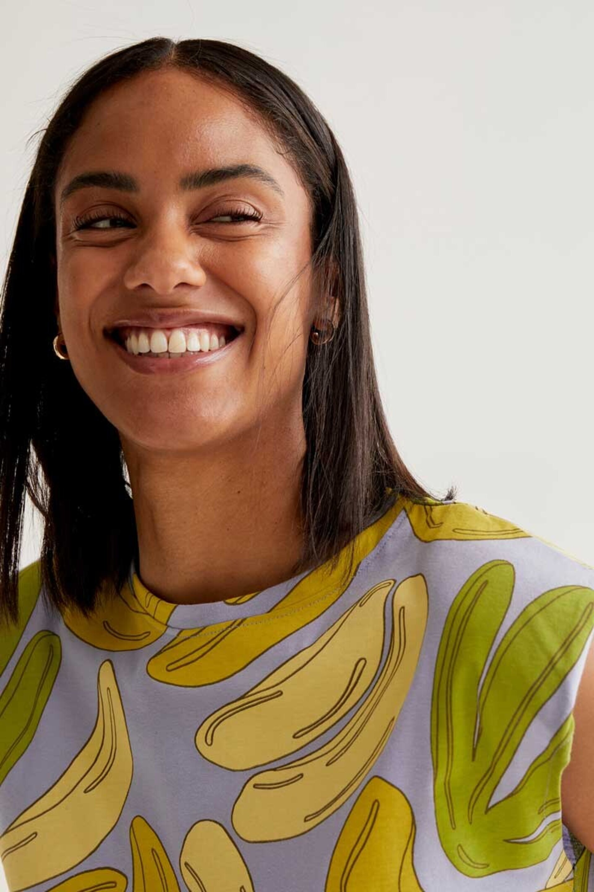 Vestido corto con estampado guineo compañía fantástica - 2