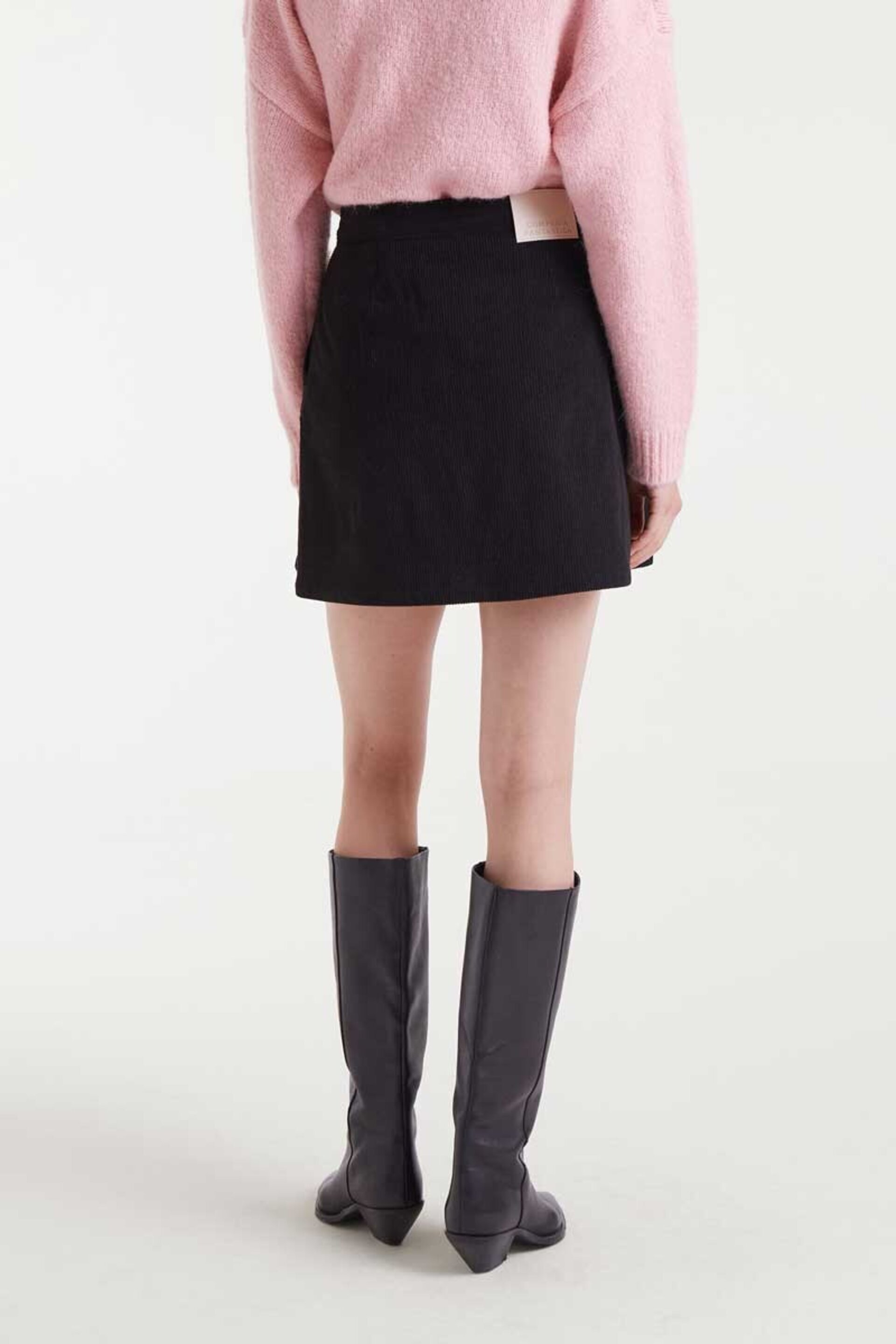 Falda corta de pana negra compañía fantástica - 4