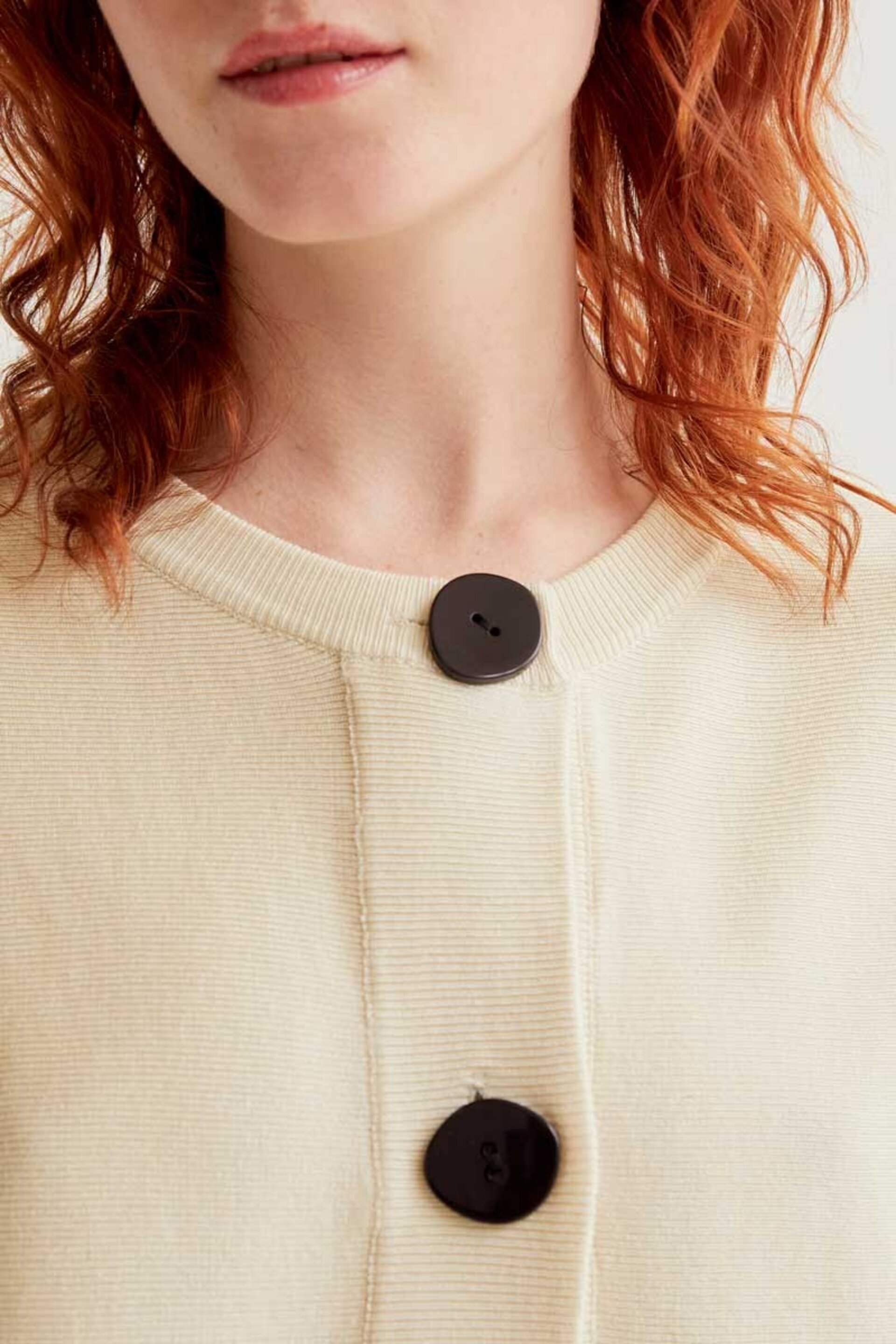 Largan punto beige botones negros corte a compañía fantástica - 2