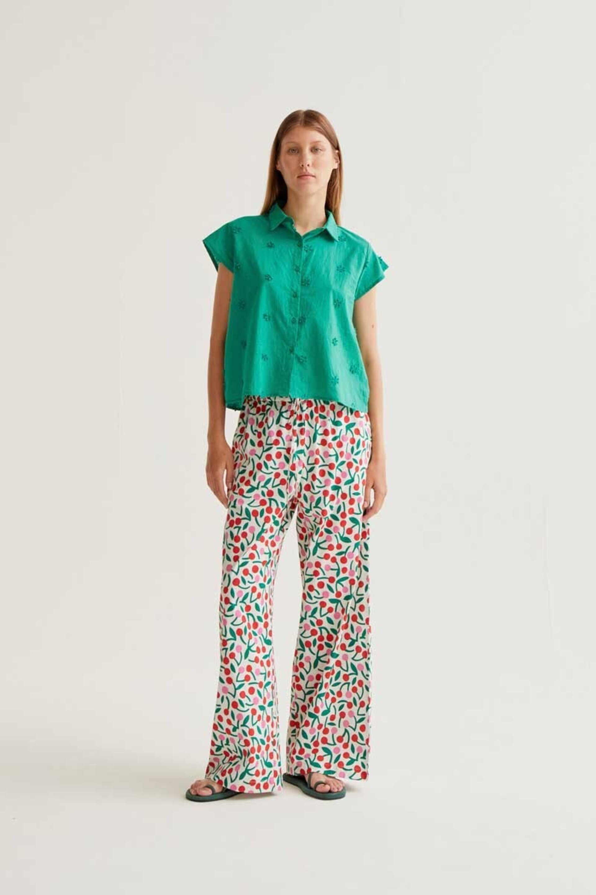 Camisa 100% algodón verde con bordado floral compañía fantástica - 3