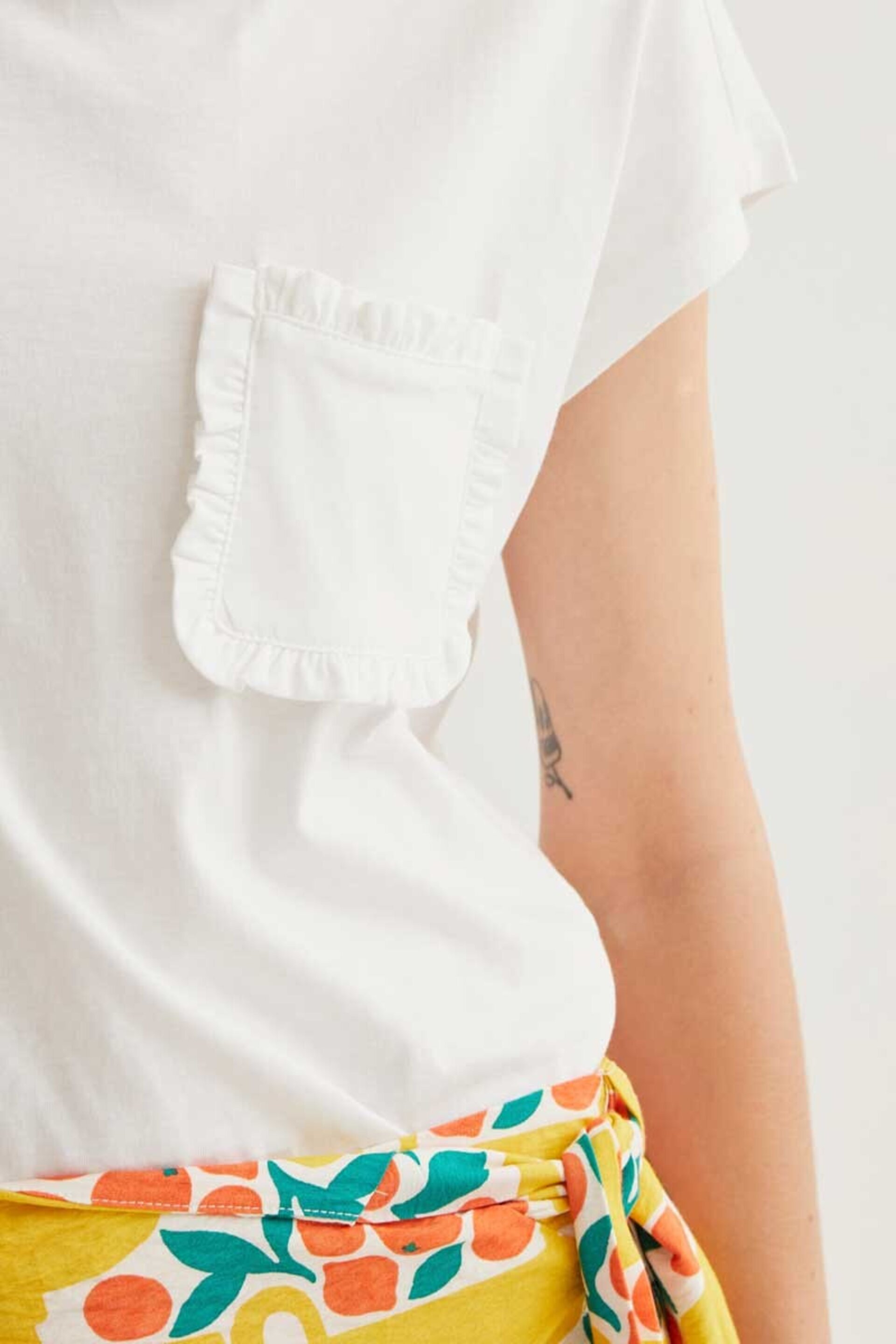 Camiseta básica 100% algodón blanca compañía fantástica - 2