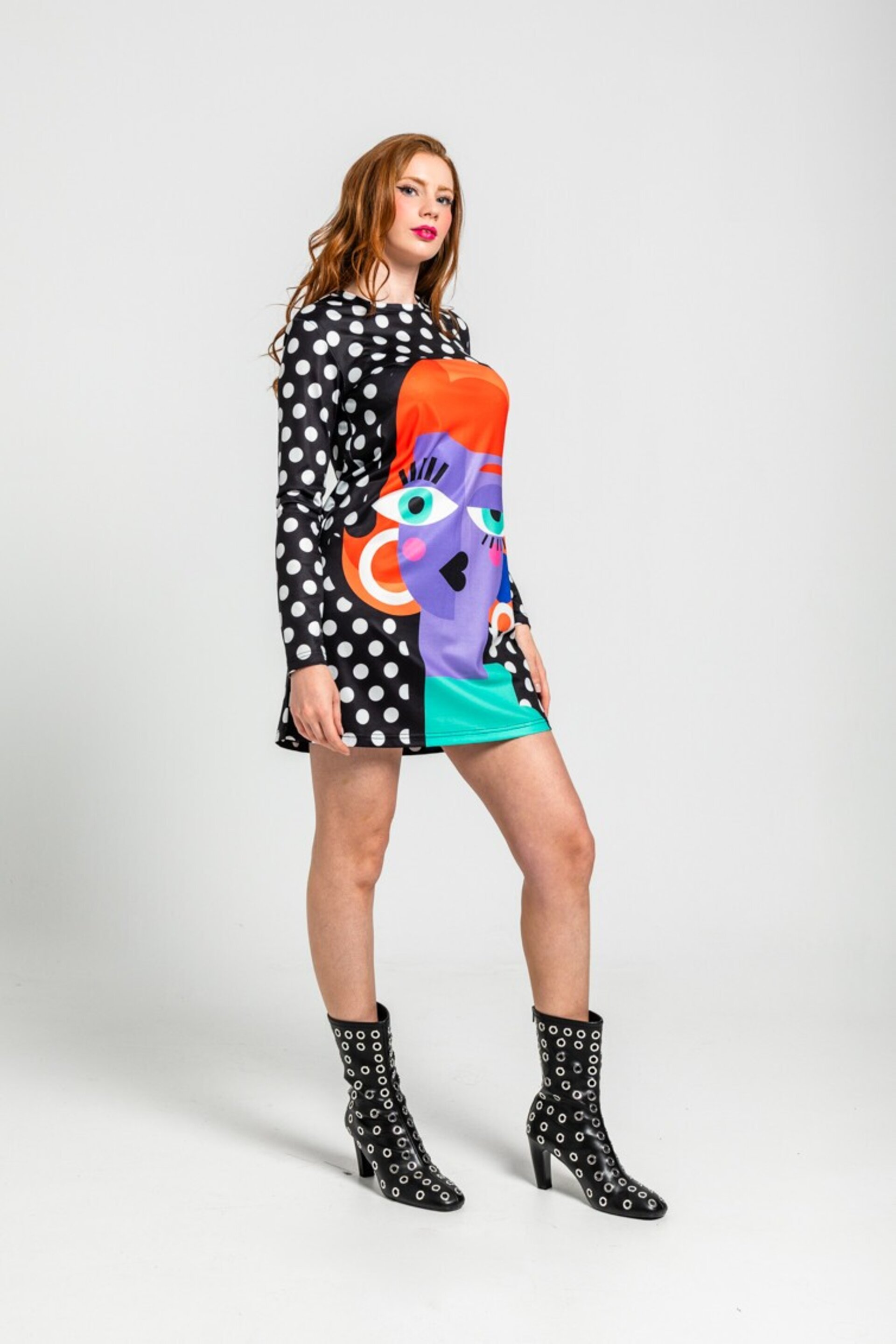 Vestido mini de estampado de topos monocromático blanco y negro de Lolina - 2