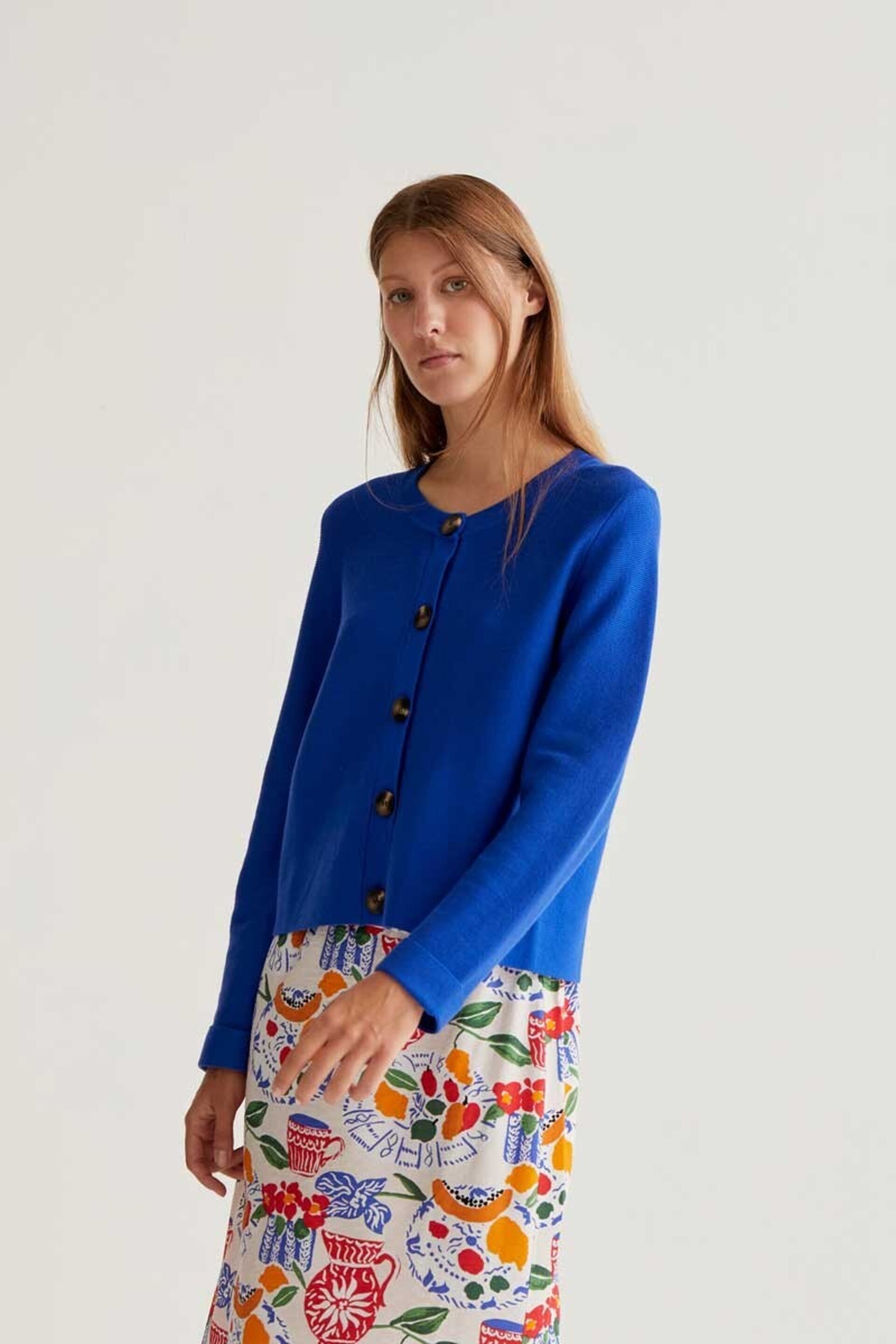 Cardigan de punto azul con botones grandes compañía fantástica - 1