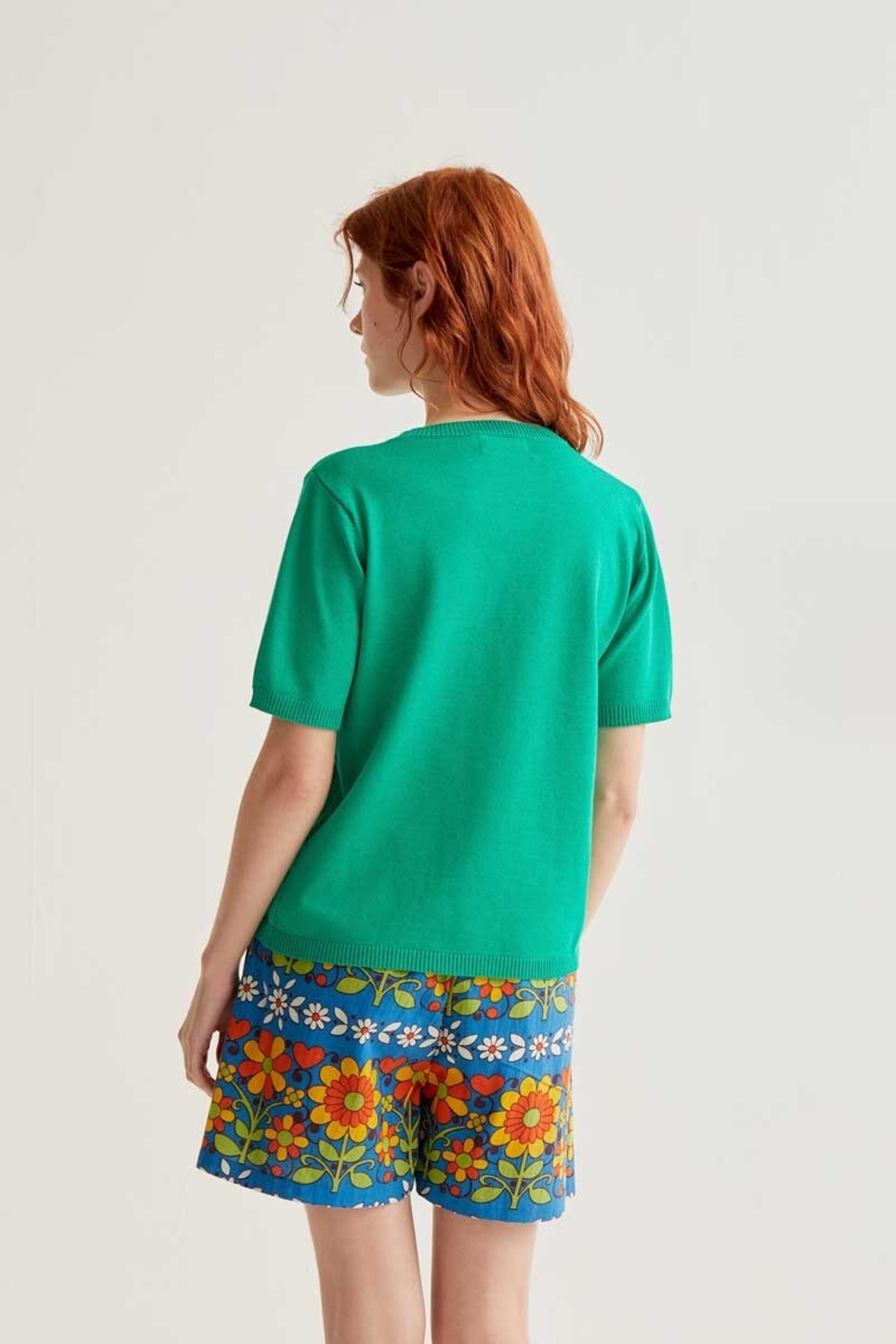 Top de punto verde con bordado de naranja compañía fantástica - 5