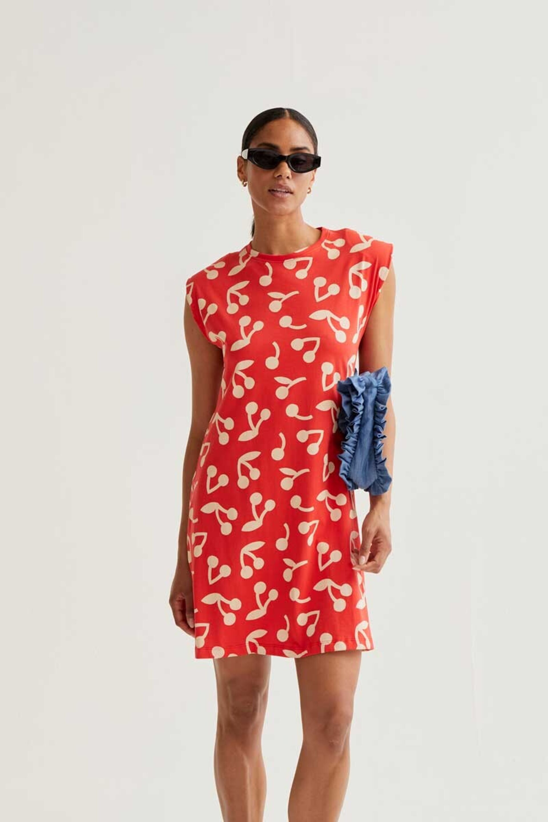 Vestido corto con estampado red guinda compañía fantástica - 1