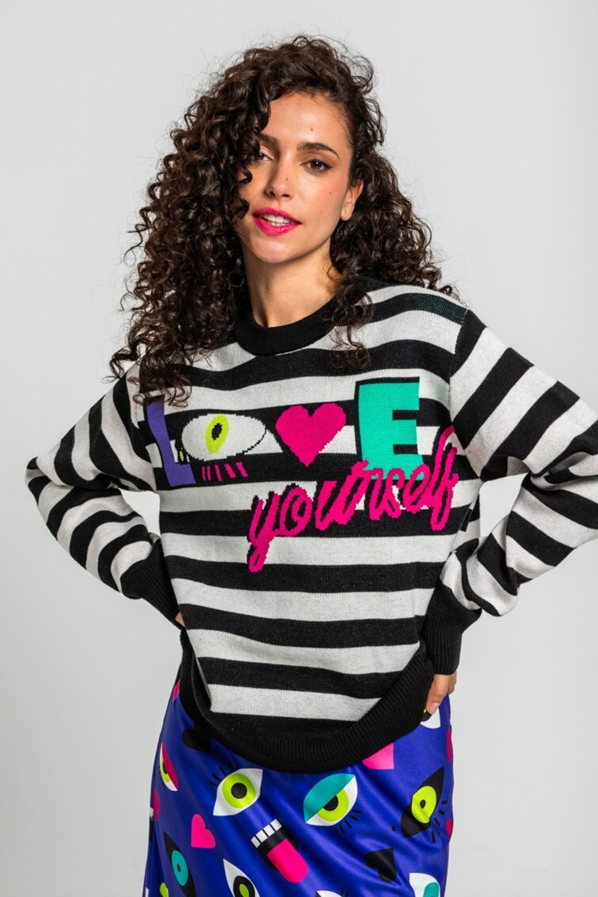 Suéter sencillo tejido de ojos corazones y bocas love yourself lolina - 1