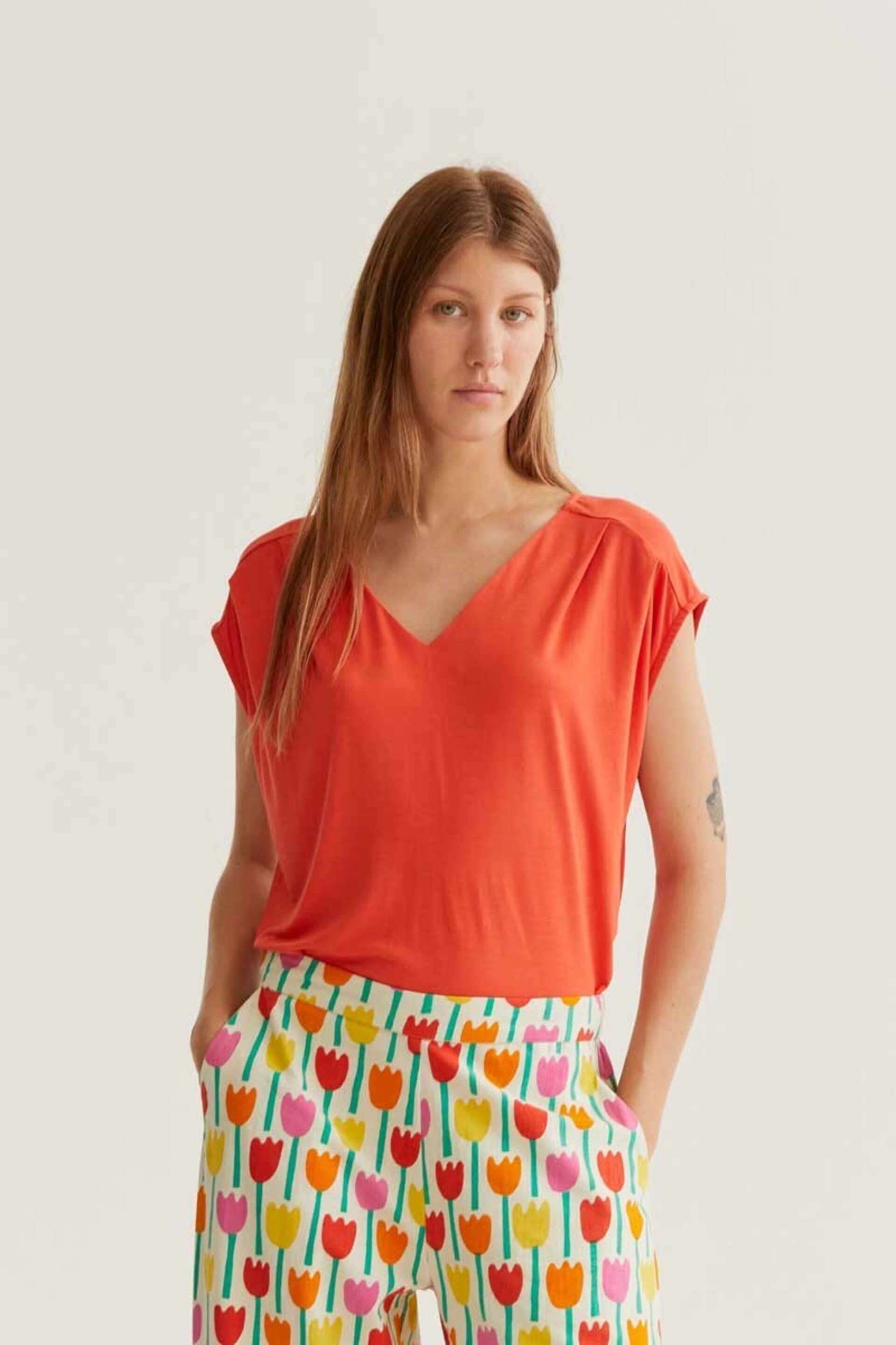 Camiseta naranja manga sisa compañía fantástica - 1