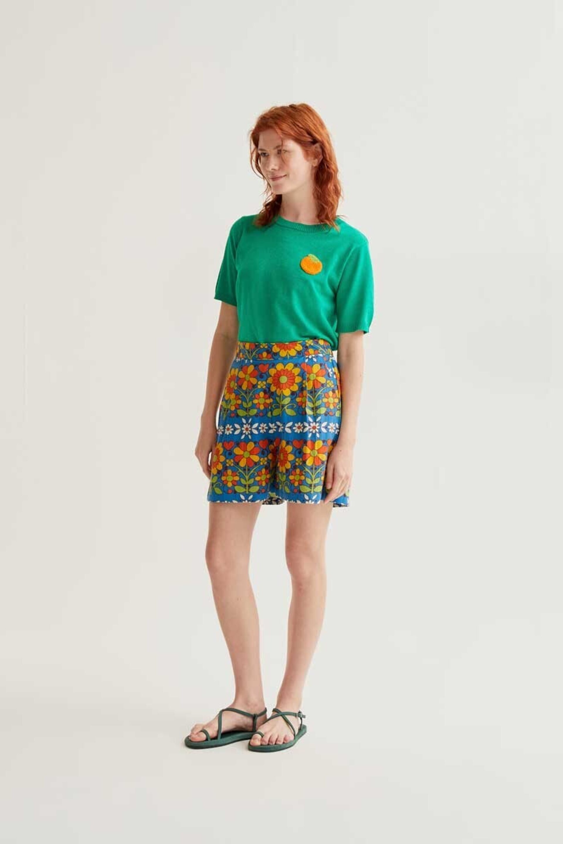 Top de punto verde con bordado de naranja compañía fantástica - 3