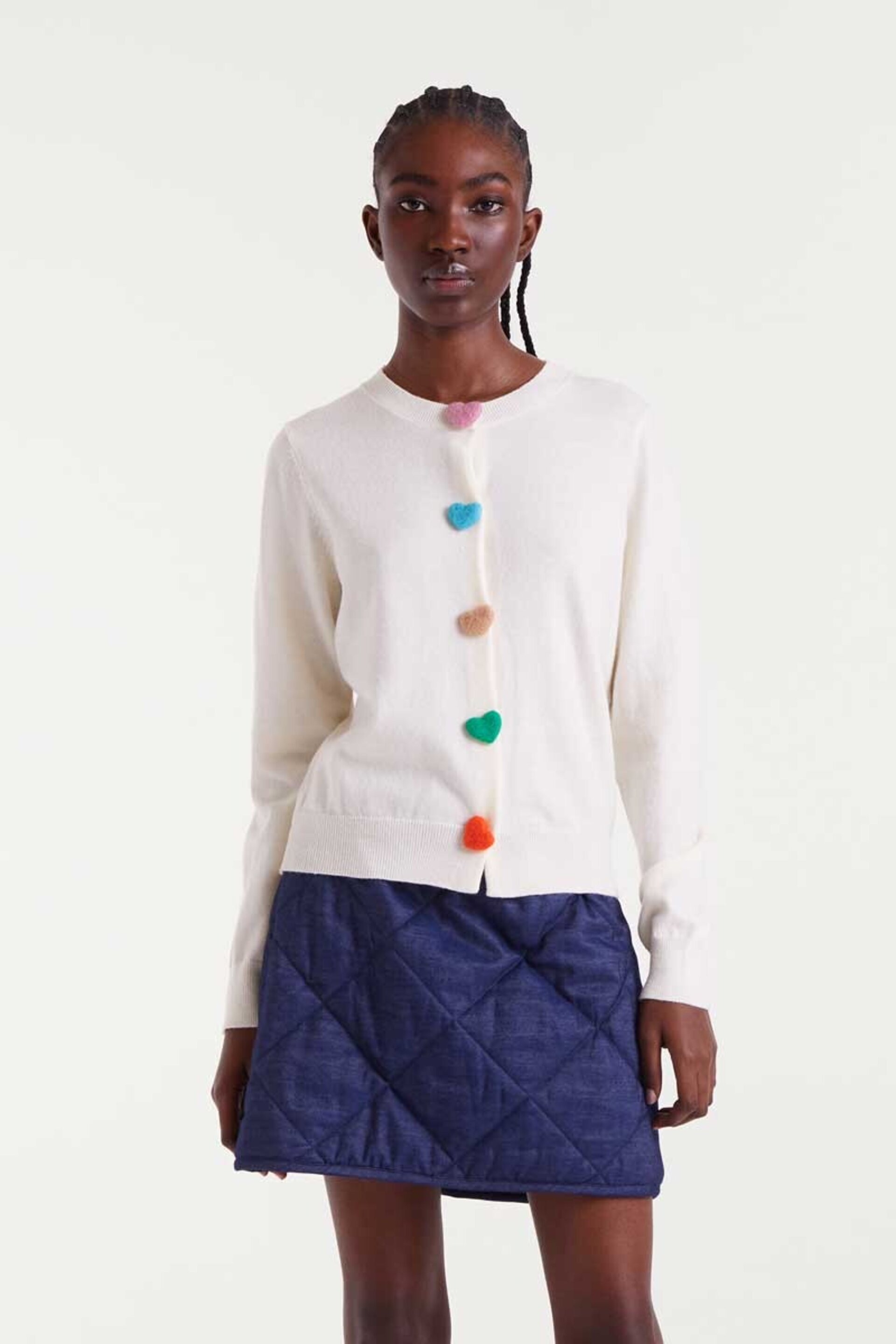 Cardigan de punto con detalle de corazones en color beige la compañía fantástica - 1