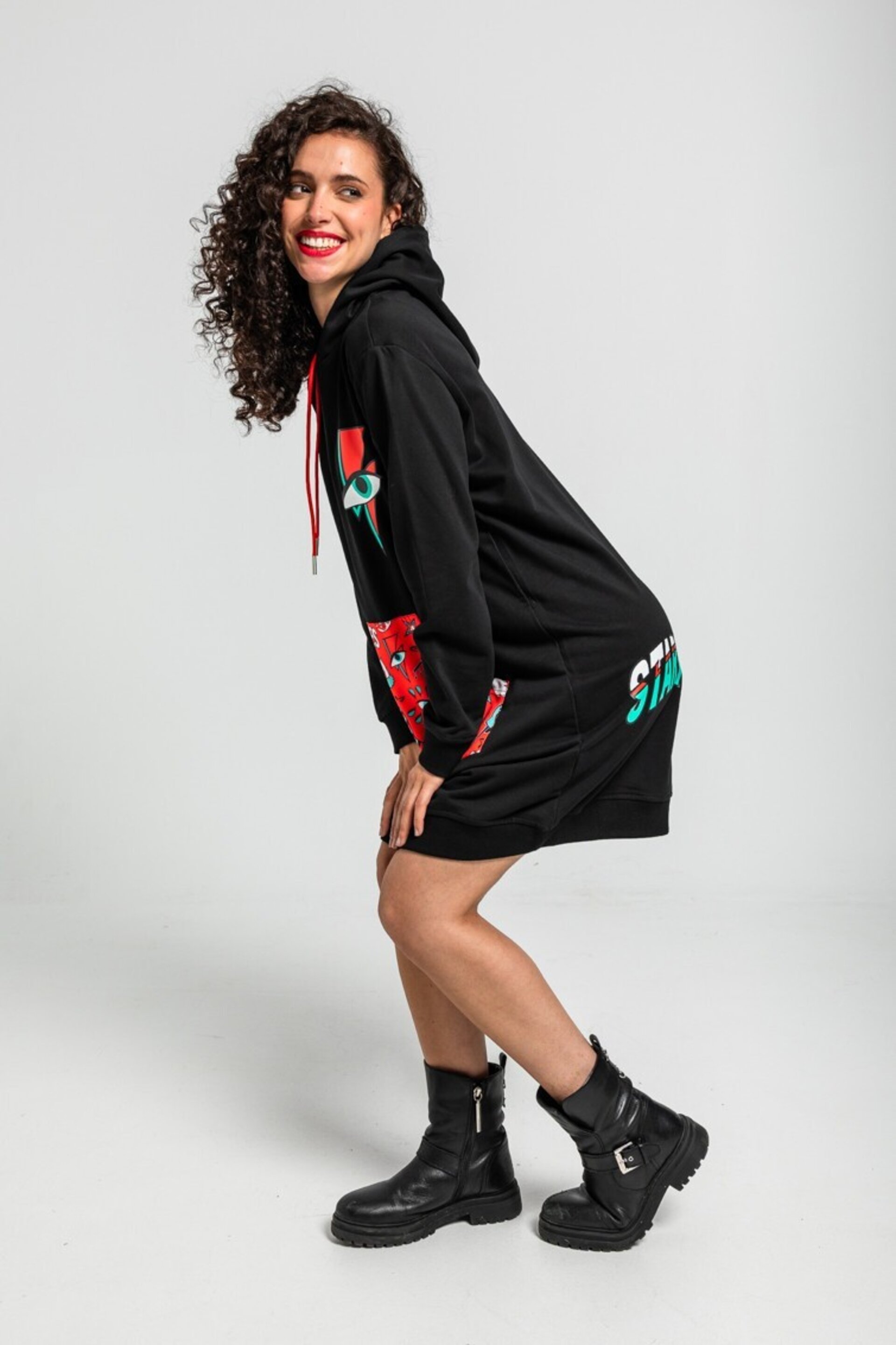 Vestido sudadera negro con estampado de Bowie con rayo y ojo de Lolina - 3