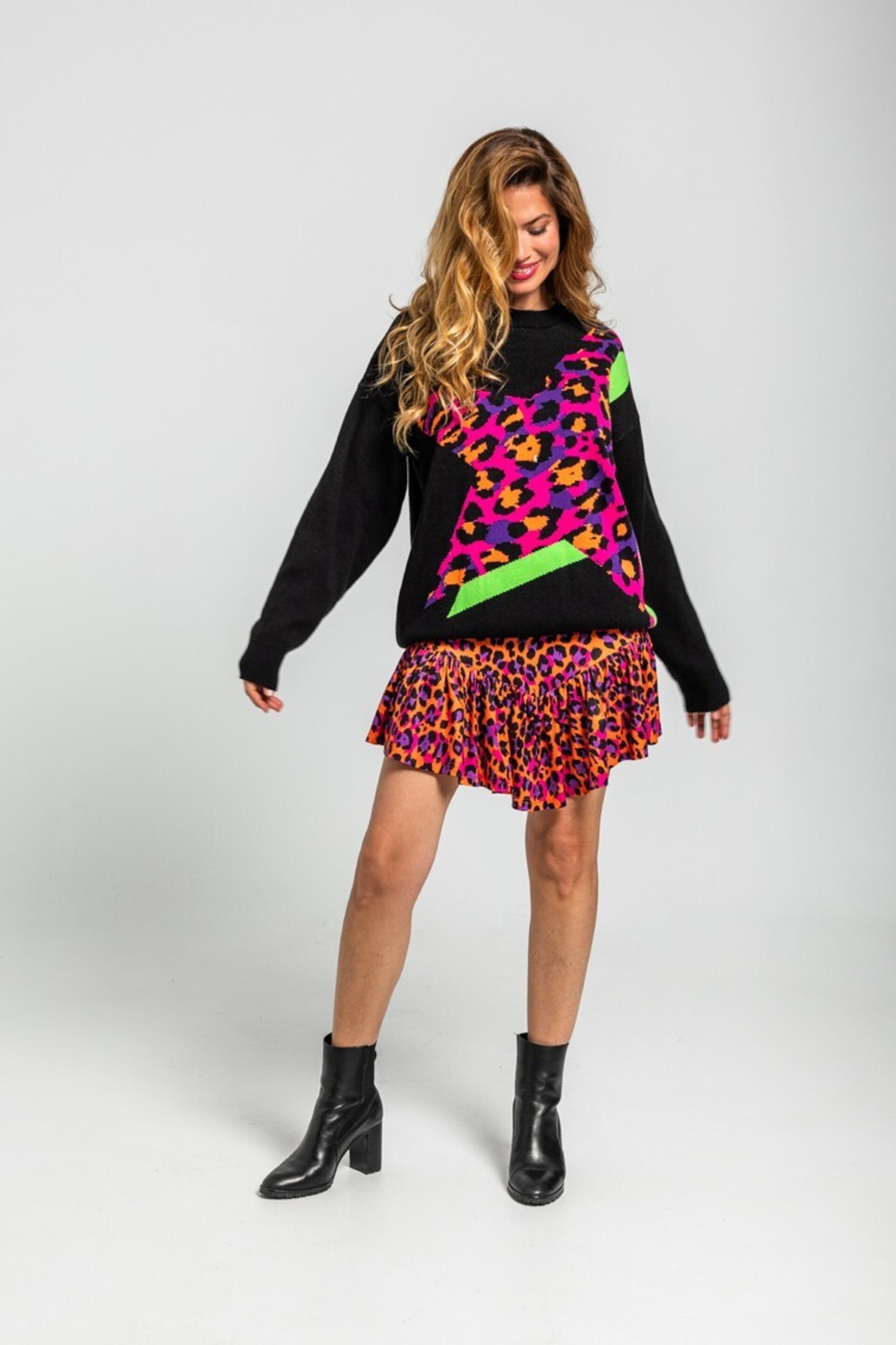 Suéter otherside de estampado de estrellas con animal print de lolina - 3