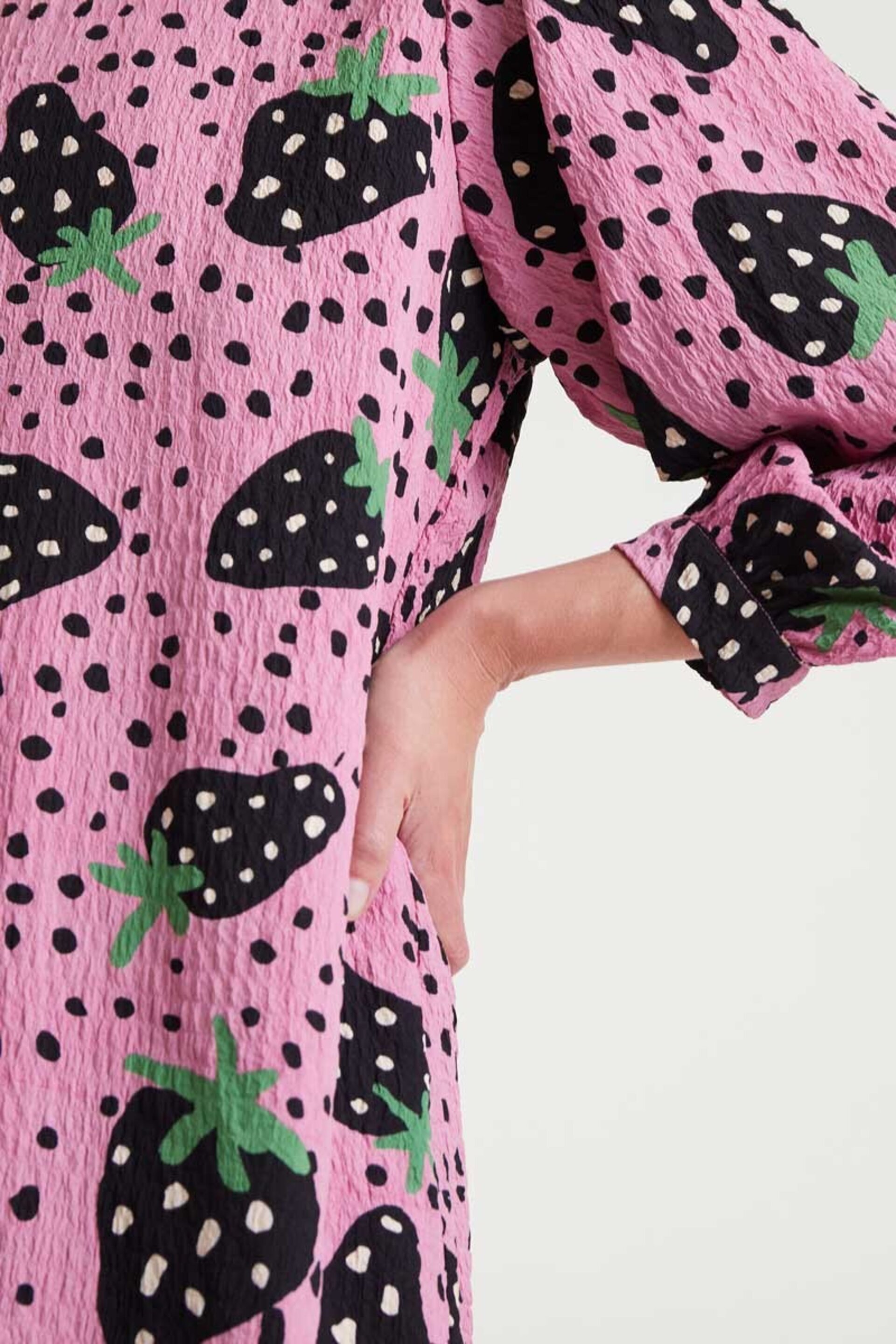 Vestido corto con estampado morango compañía fantástica - 3