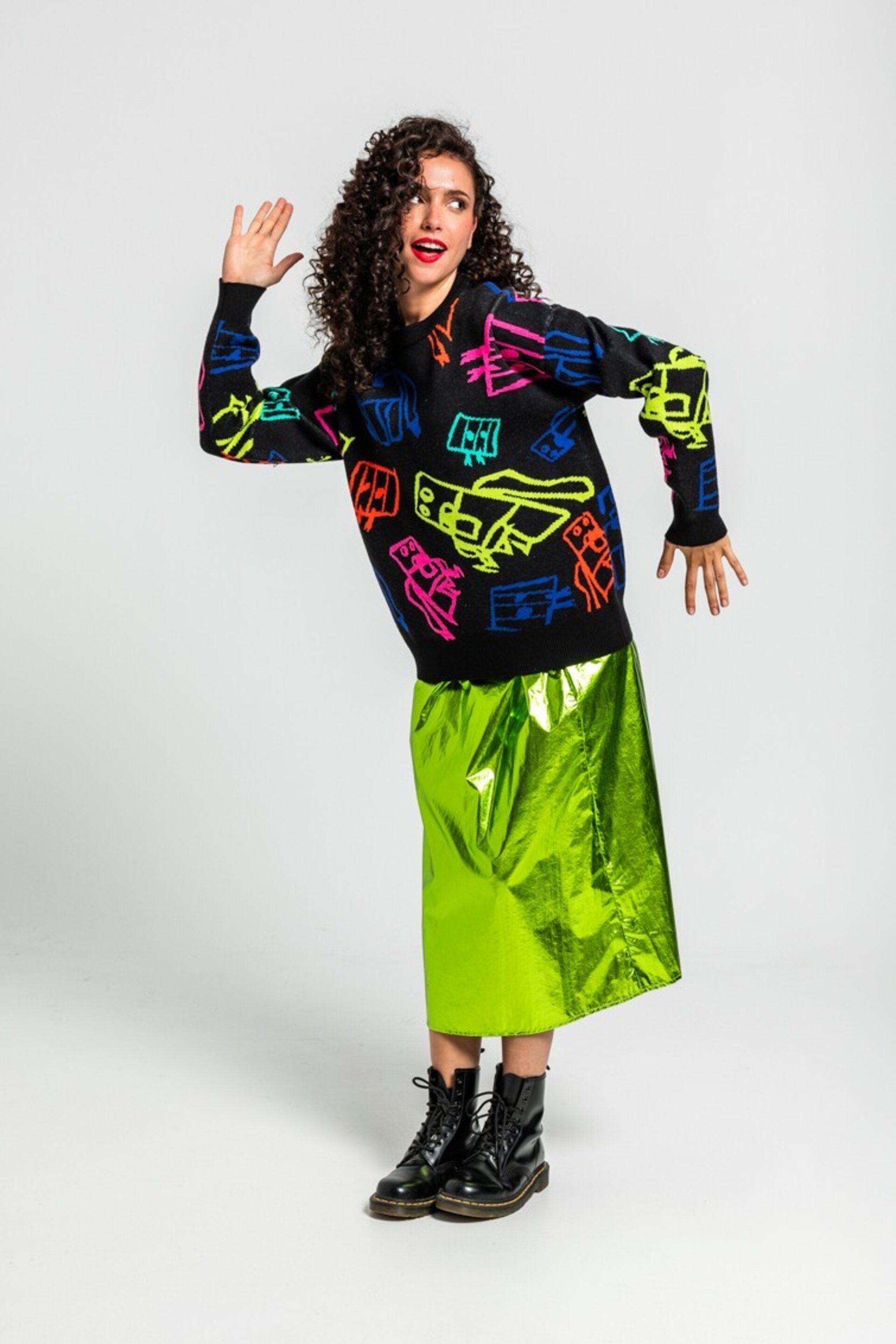 Suéter oversite de garabatos de robots multicolor de lolina - 2