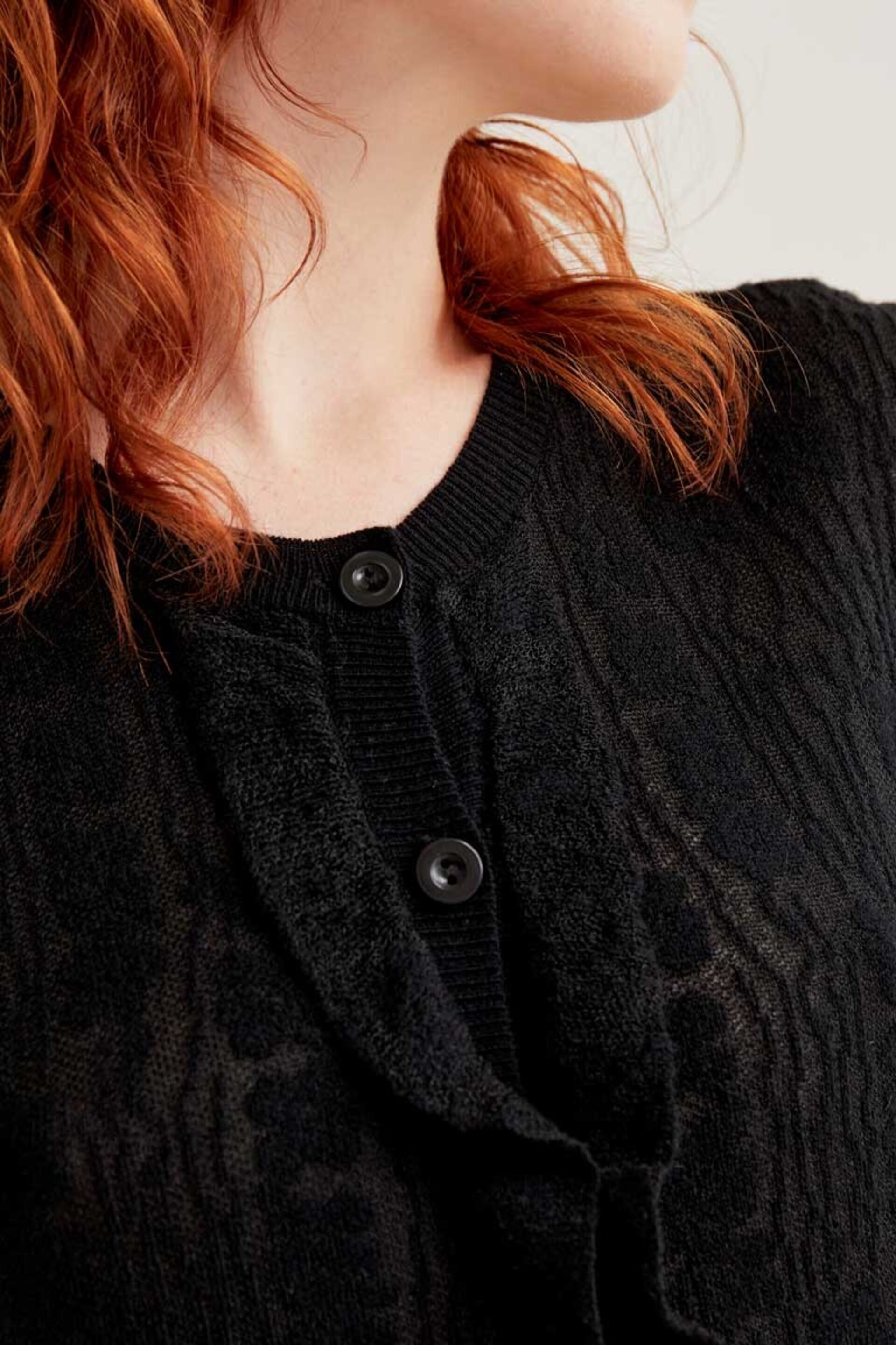 Cardigan punto floral negro con volantes compañía fantástica - 2