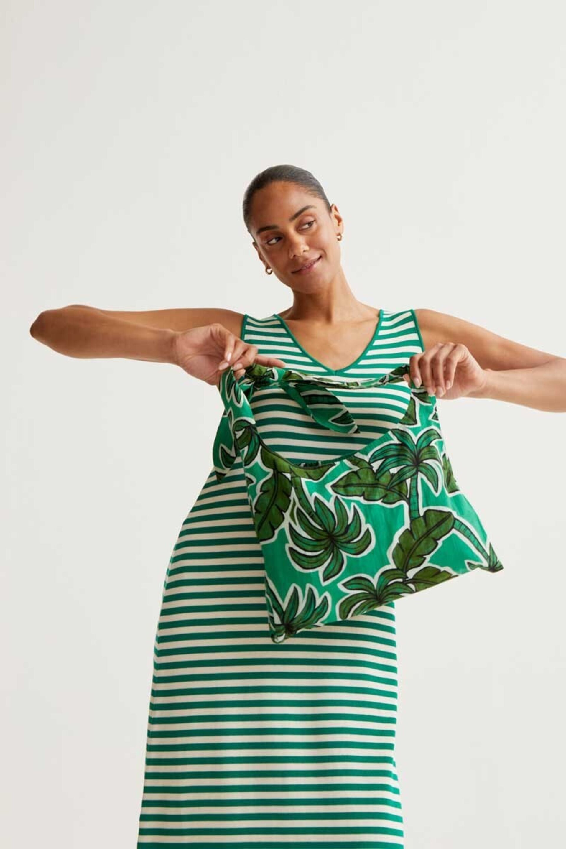 Vestido largo de punto con estampado de rayas blanco y verde compañía fantástica - 2