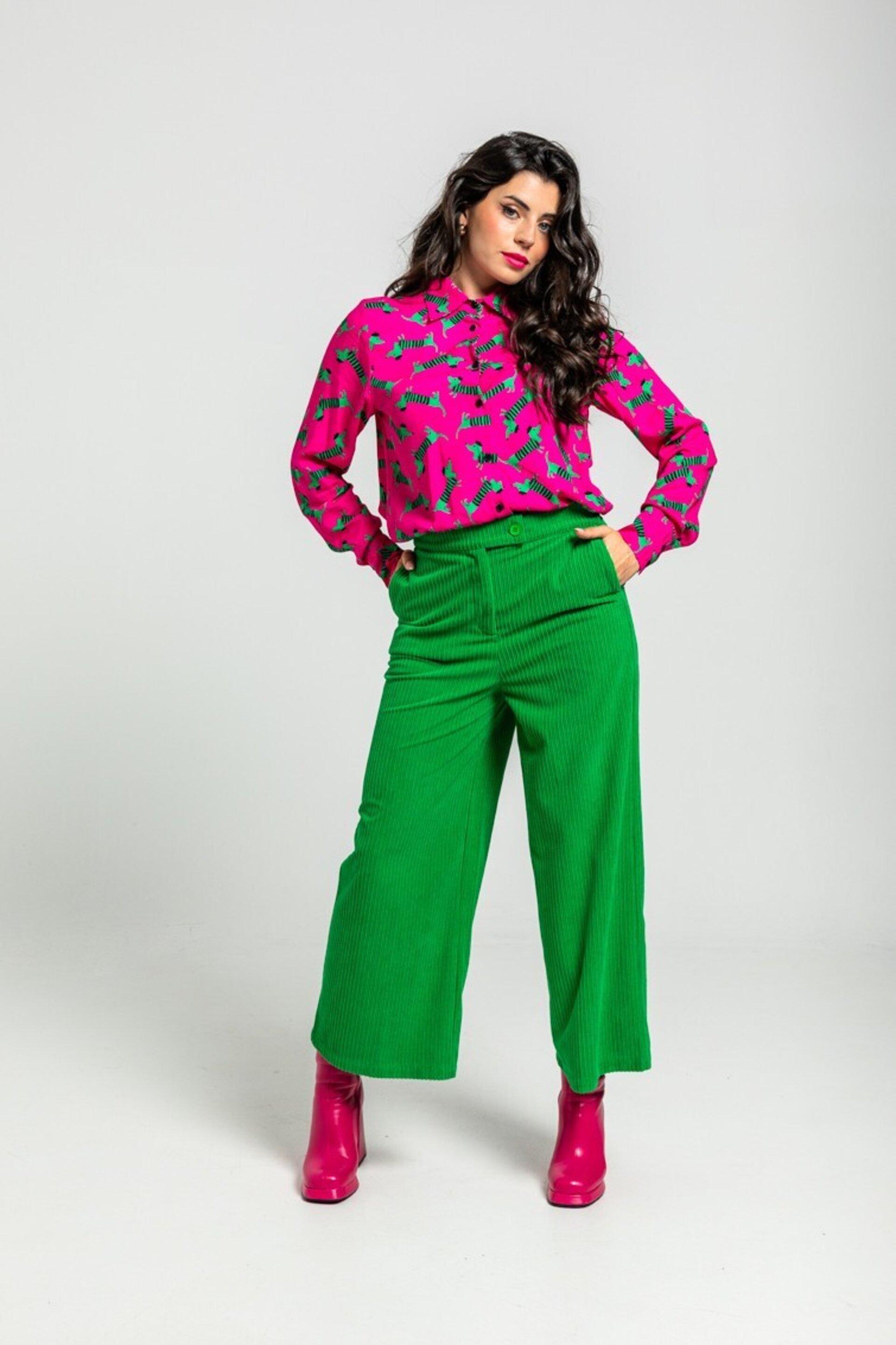 Camisa sencilla de estampado de perritos fucsia y verde lolina - 2