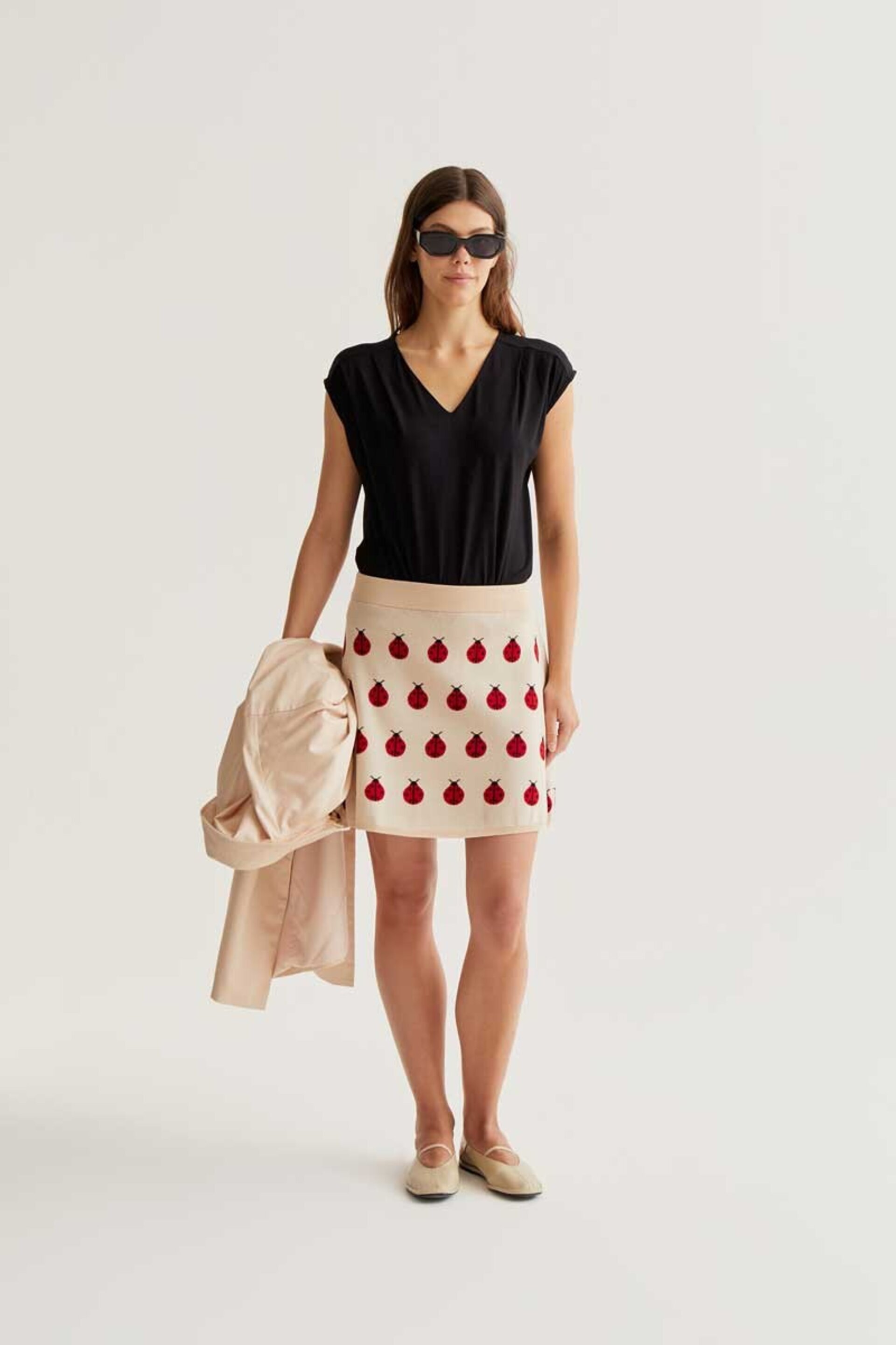 Camiseta negra manga sisa compañía fantástica - 3