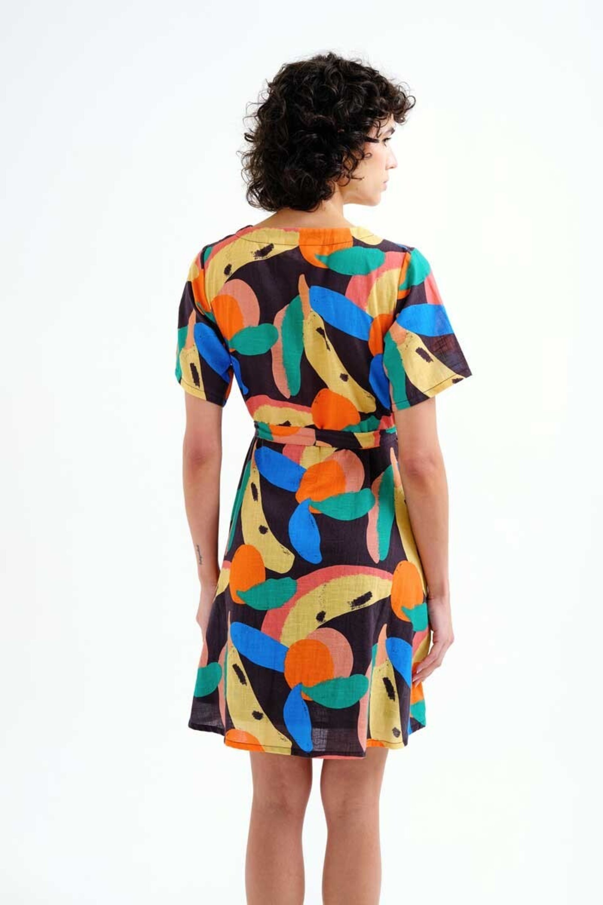 Vestido corto con estampado tutti frutti big compañía fantástica - 5