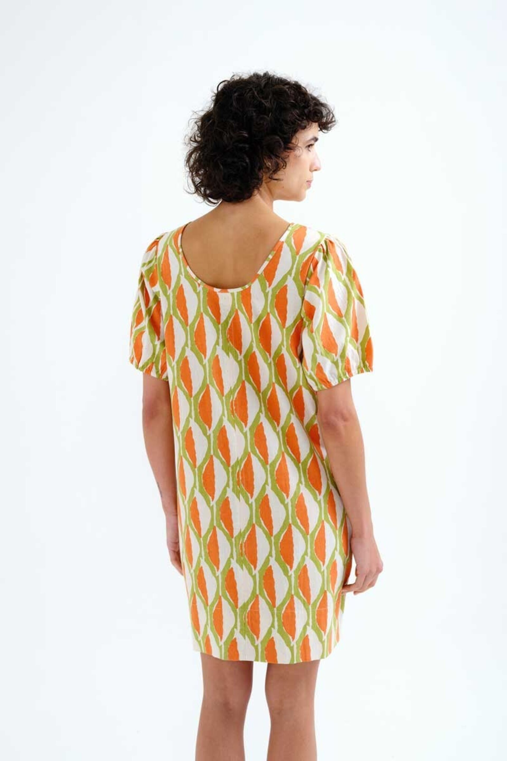 Vestido corto con estampado aloe compañía fantástica - 5