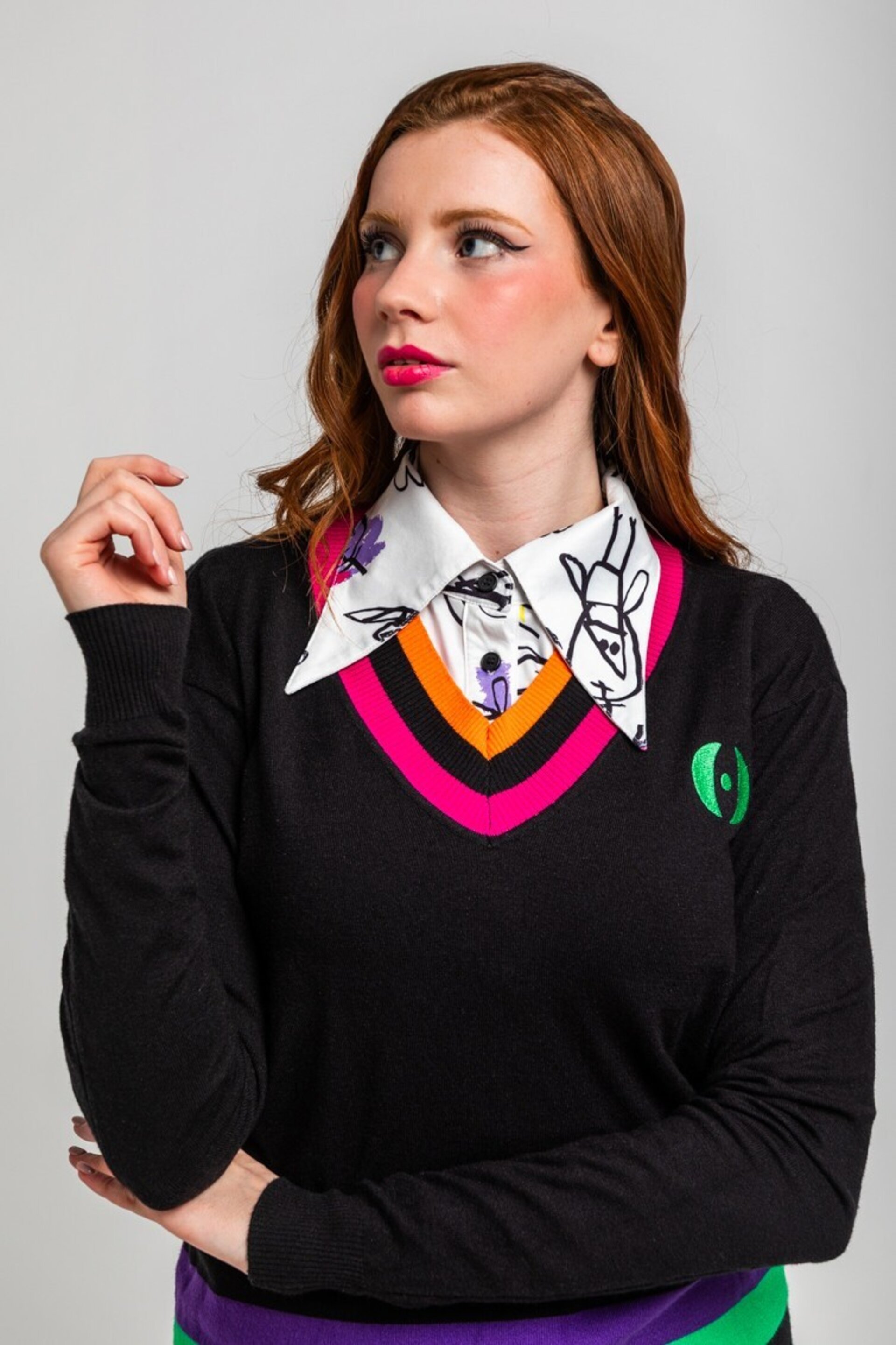 Suéter escote pico negro de colores combinado de lolina - 1