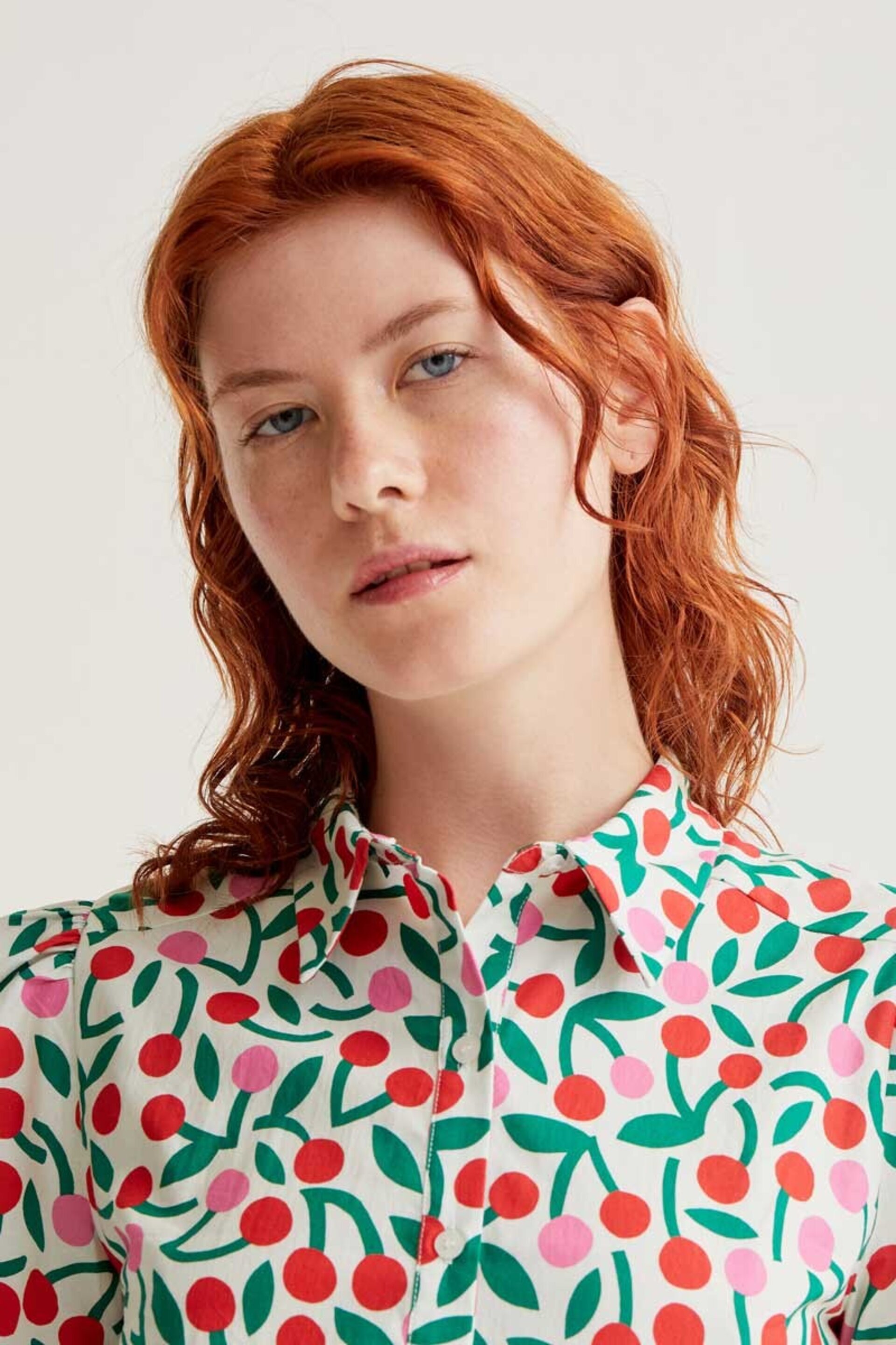 Camisa con estampado guinda compañía fantástica - 1