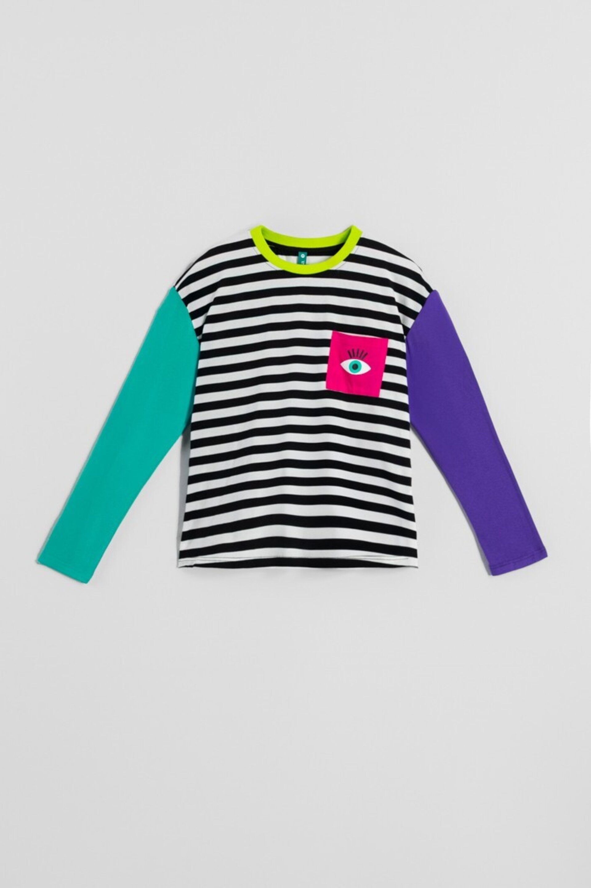 Camiseta oversize de ojos corazones y bocas love yourself de Lolina - 3