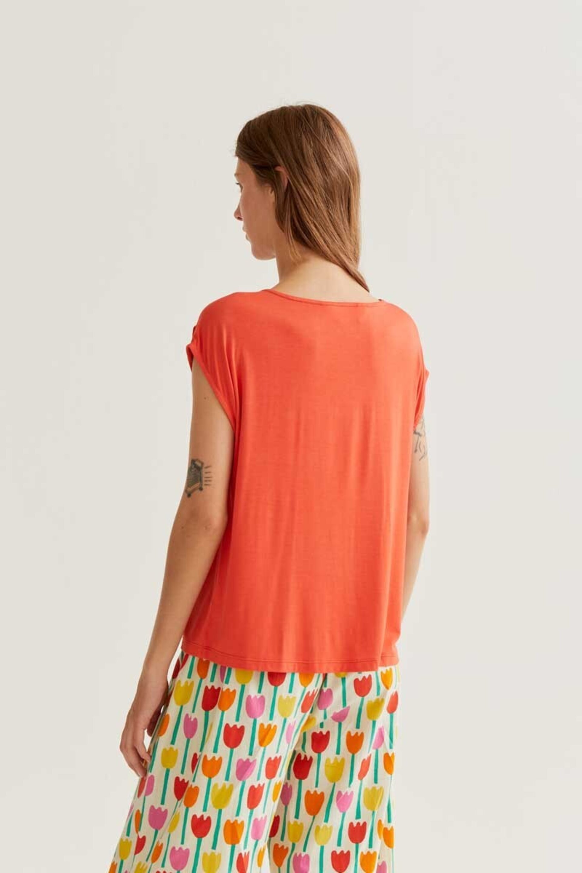 Camiseta naranja manga sisa compañía fantástica - 5