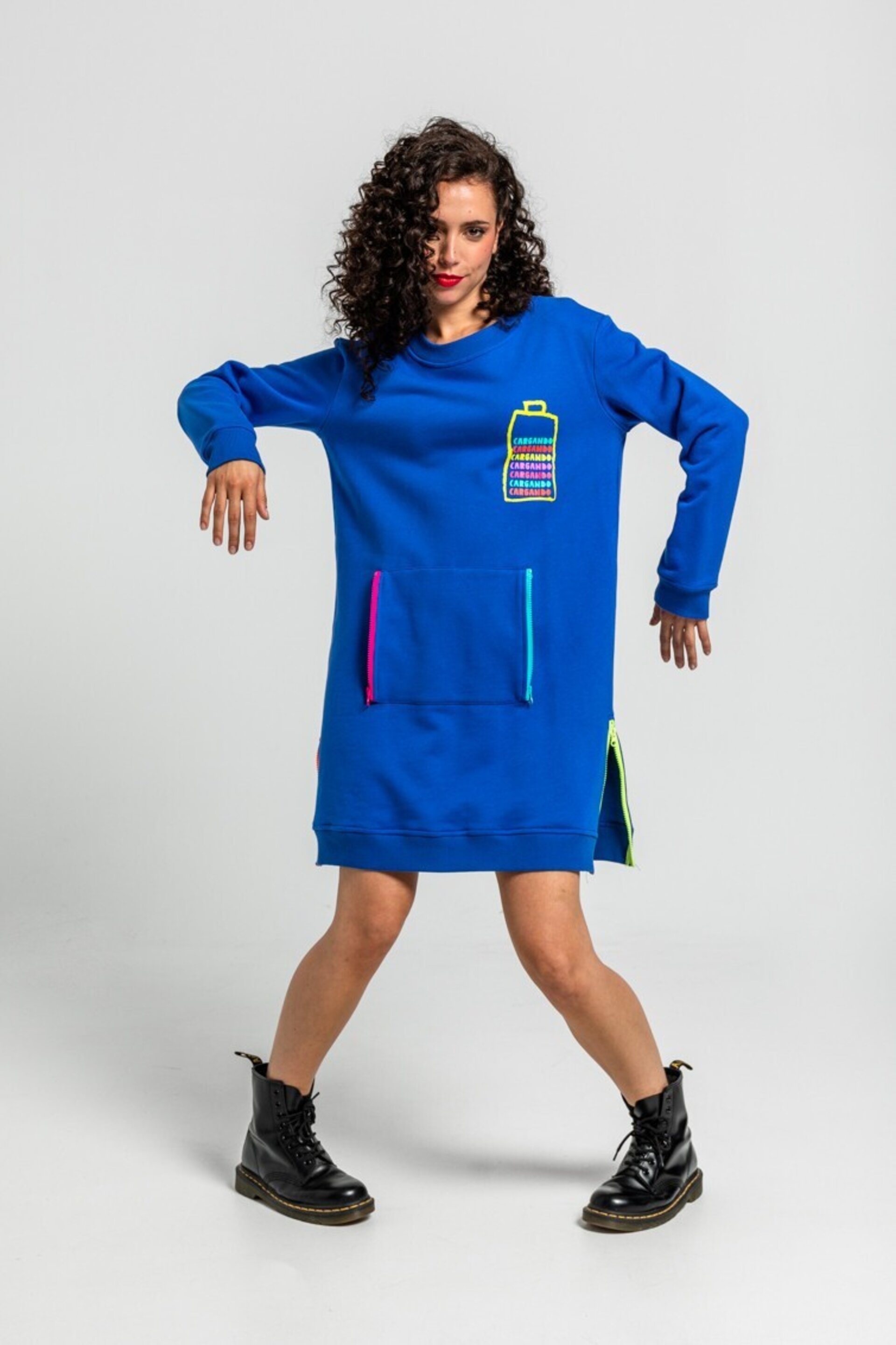 Vestido sudadera cremalleras de garabatos de robots multicolor de Lolina - 9