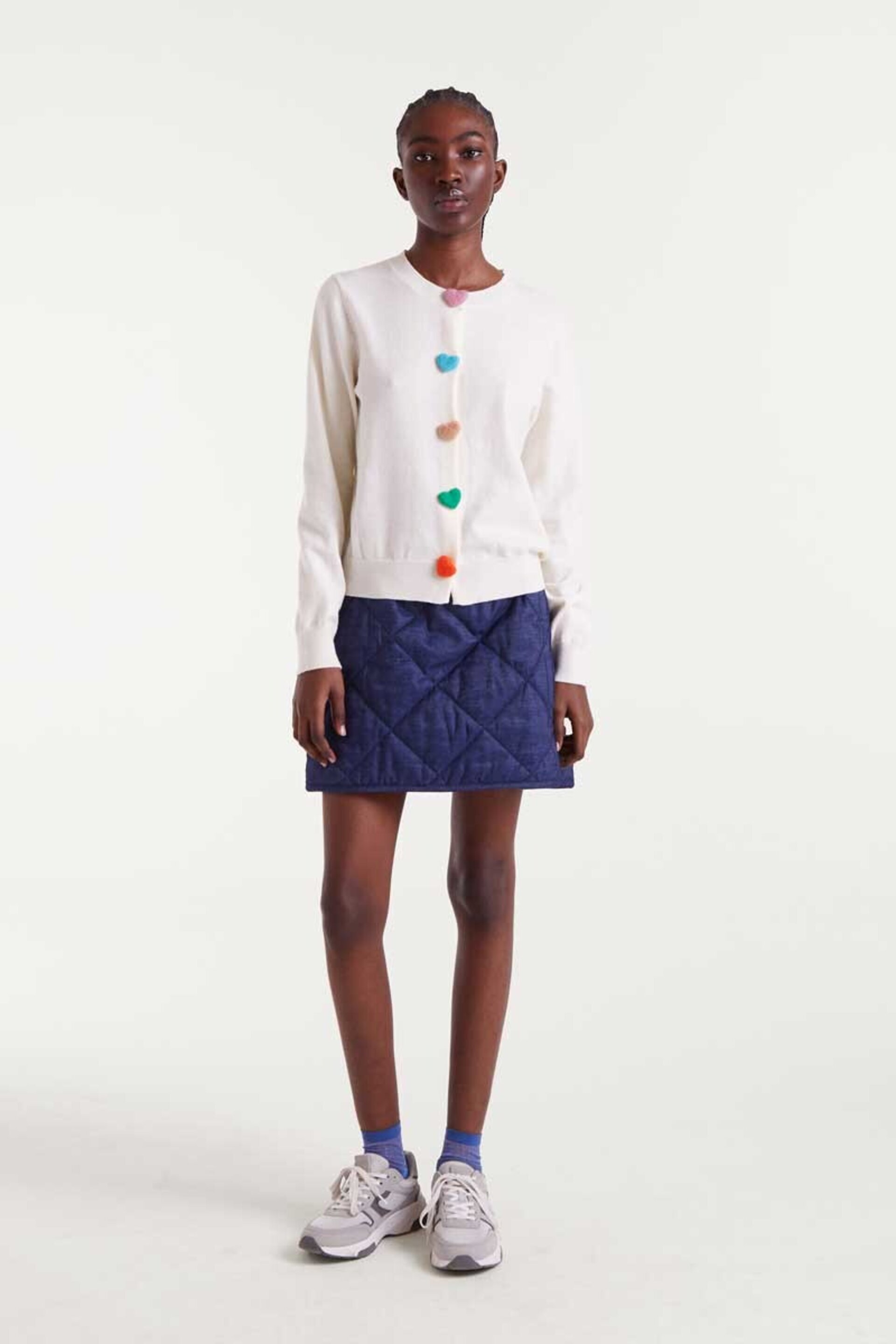 Cardigan de punto con detalle de corazones en color beige la compañía fantástica - 2