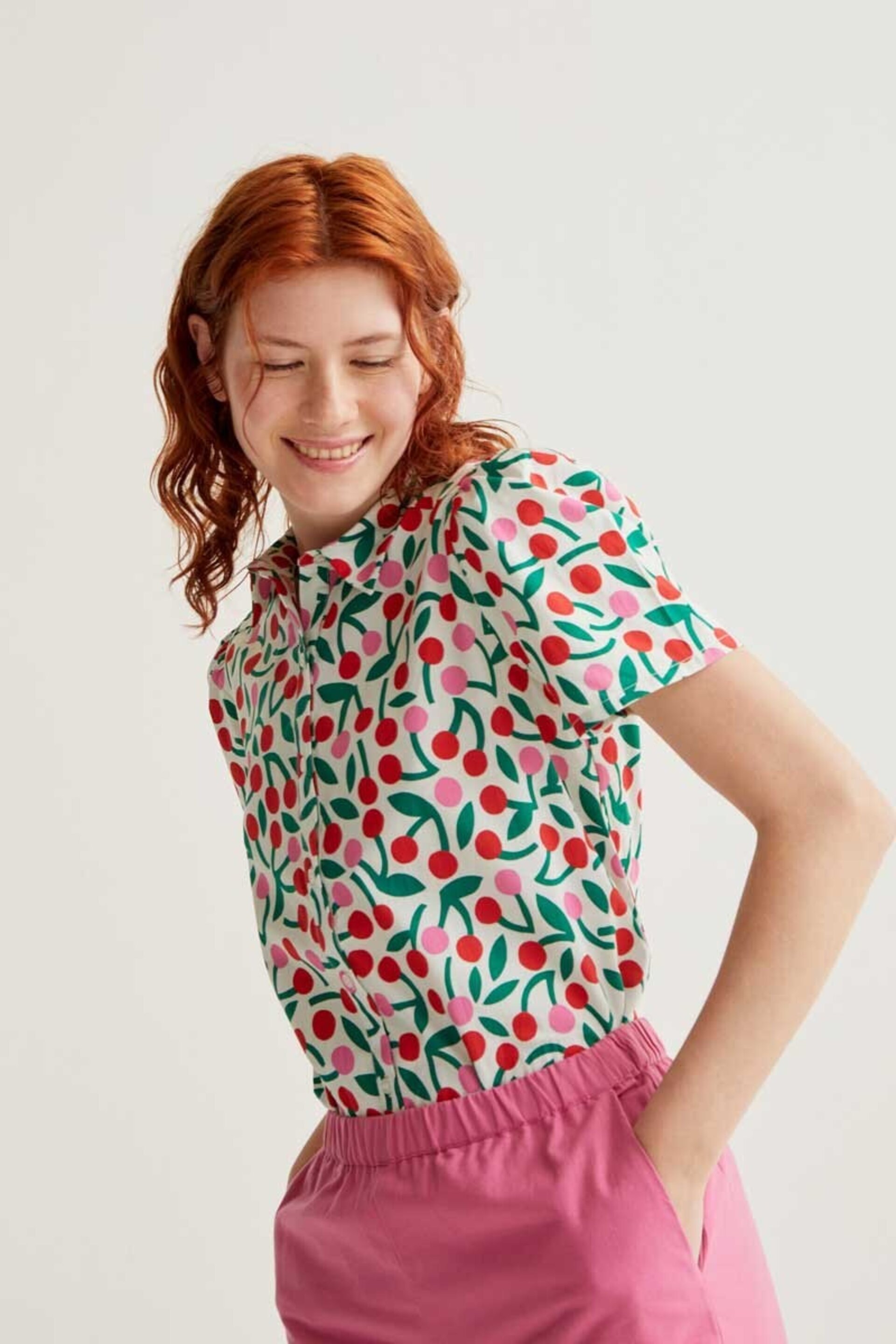 Camisa con estampado guinda compañía fantástica - 3