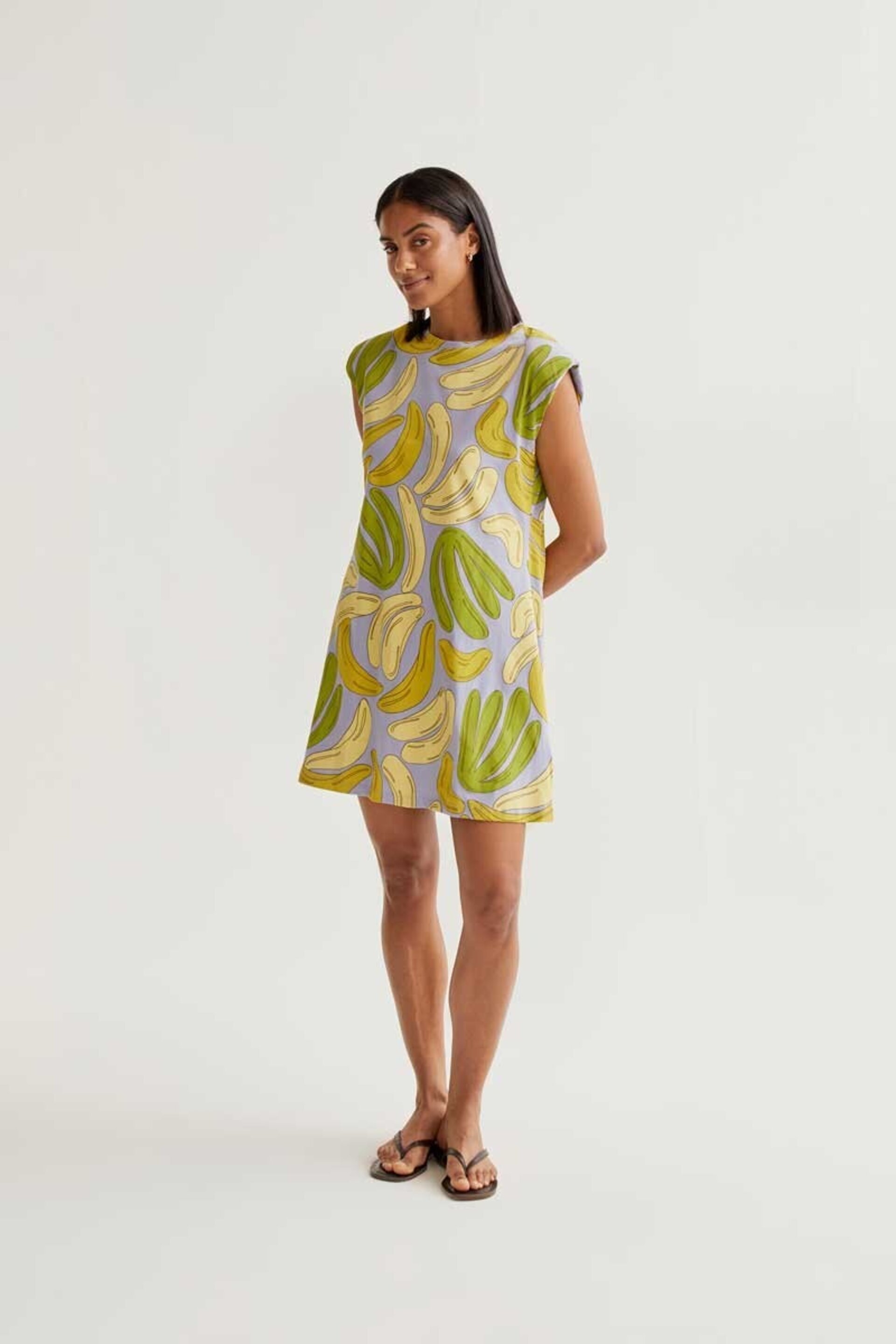 Vestido corto con estampado guineo compañía fantástica - 1