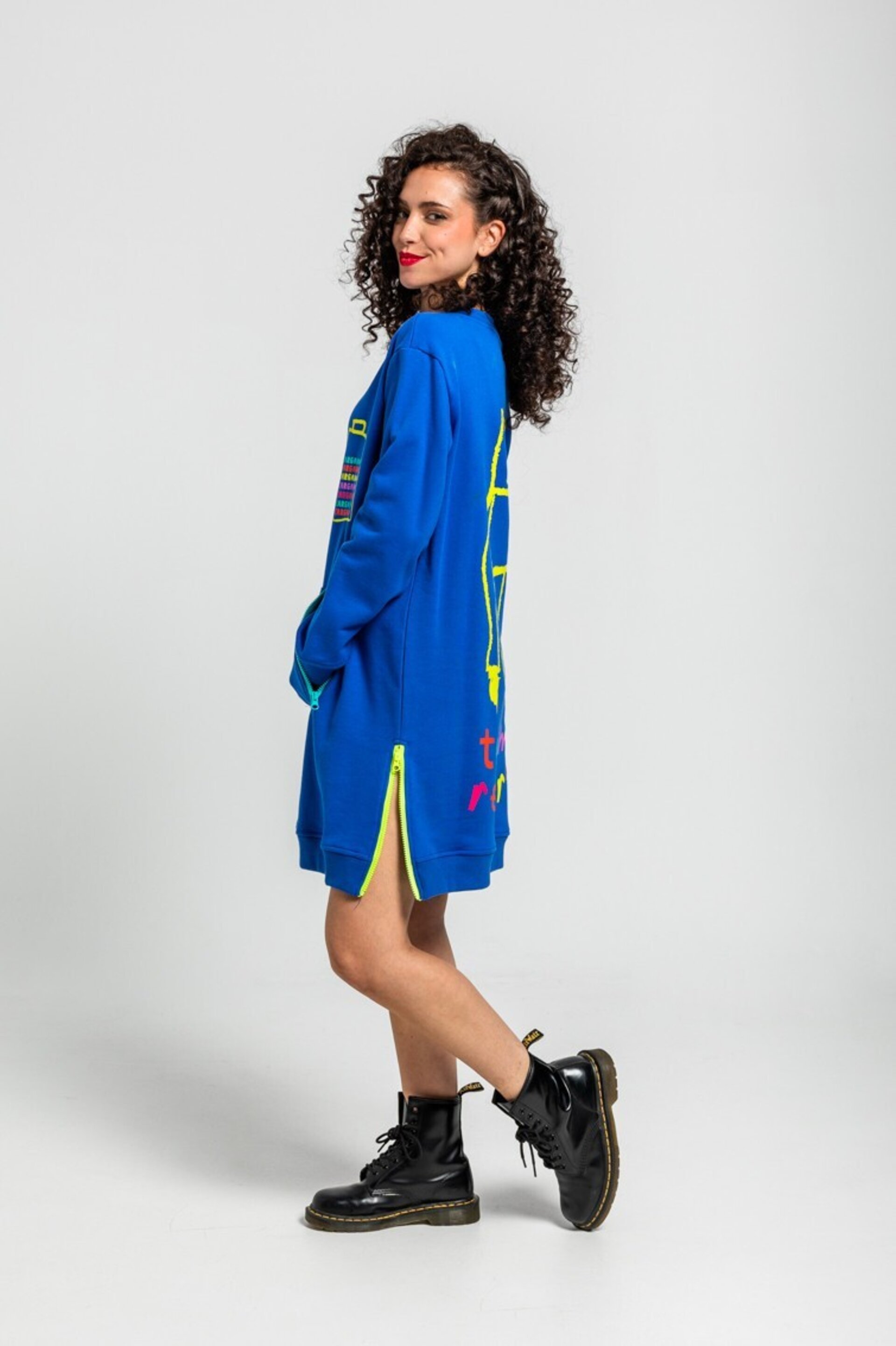 Vestido sudadera cremalleras de garabatos de robots multicolor de Lolina - 6