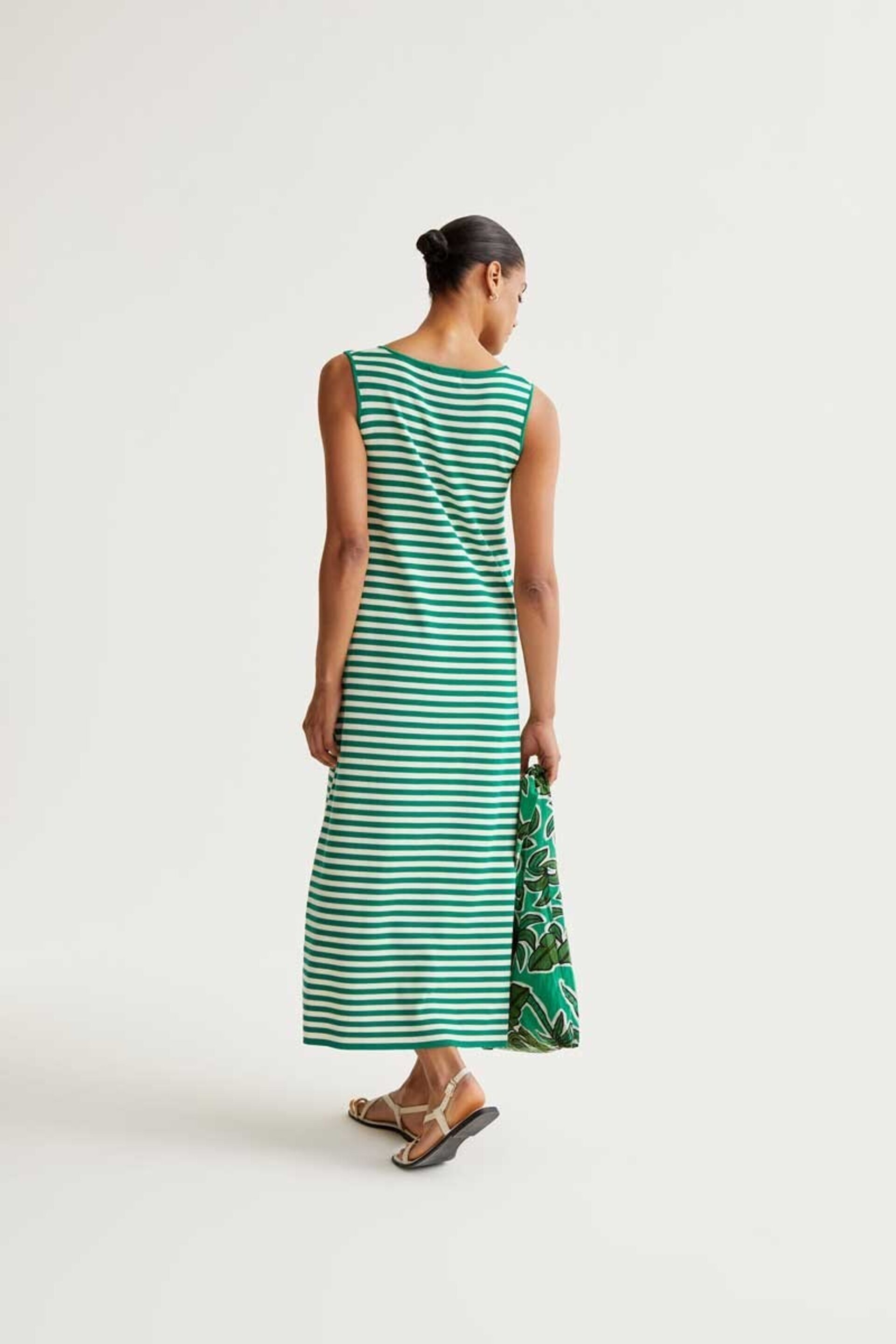 Vestido largo de punto con estampado de rayas blanco y verde compañía fantástica - 4