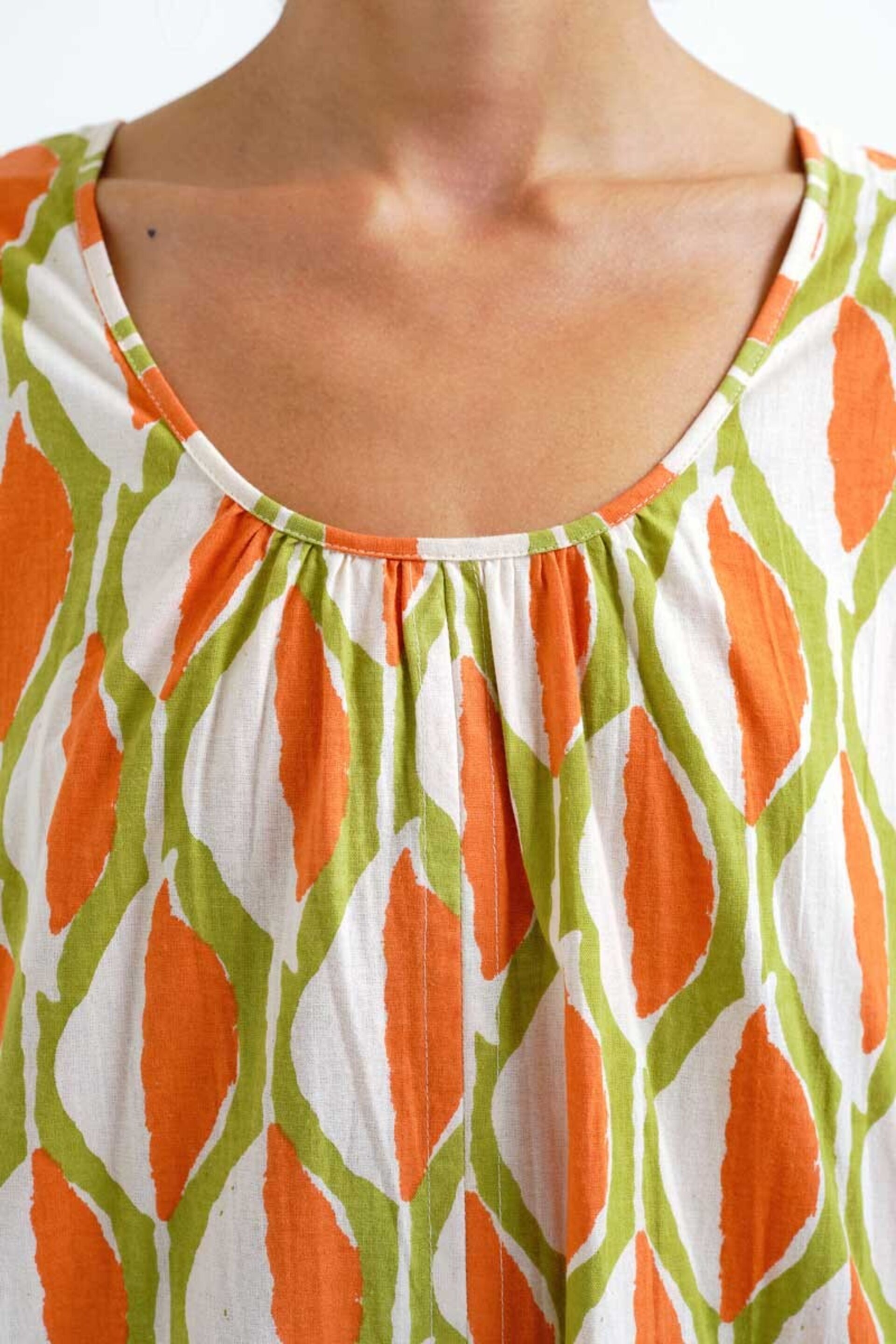 Vestido corto con estampado aloe compañía fantástica - 4