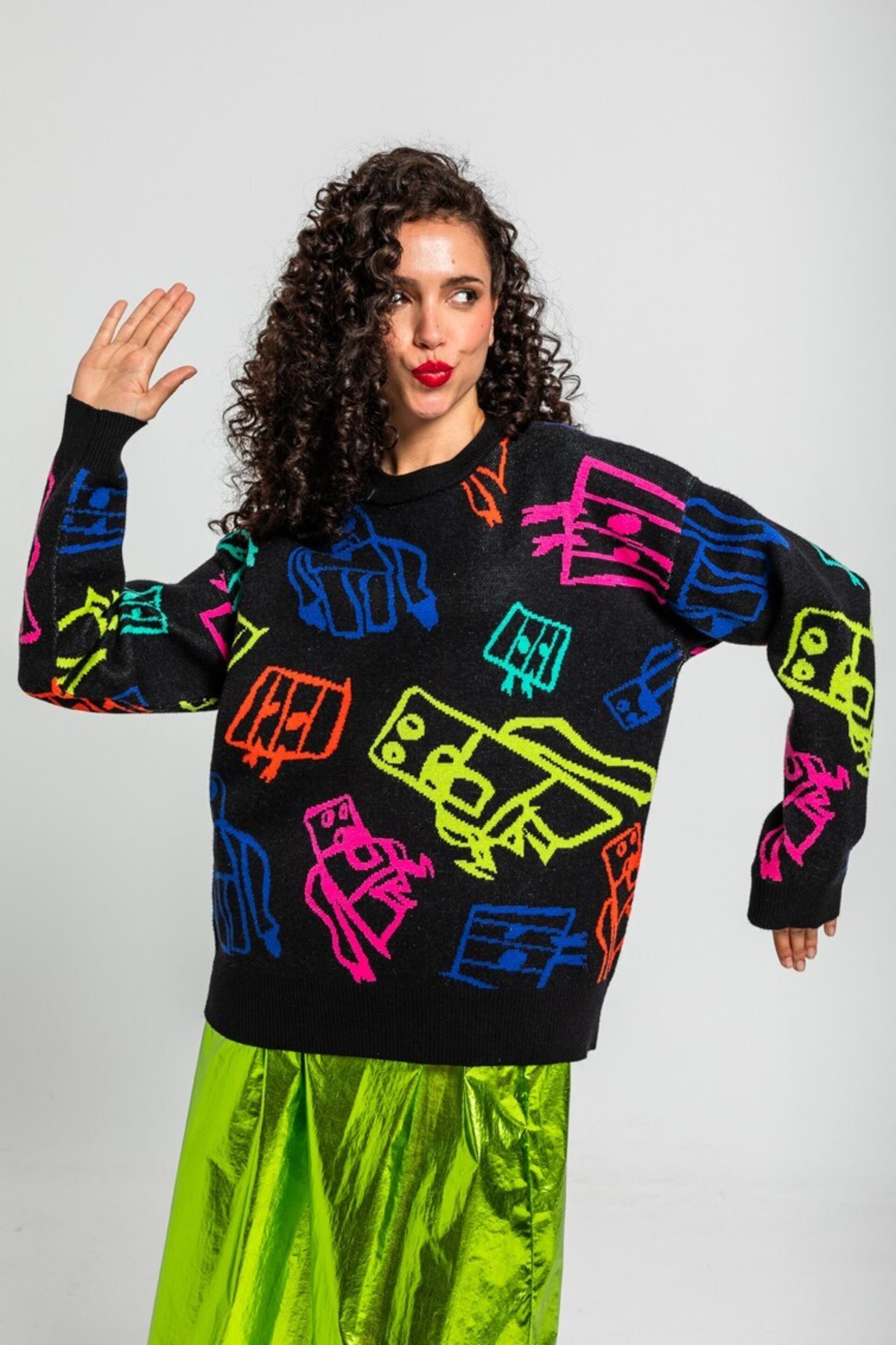 Suéter oversite de garabatos de robots multicolor de lolina - 1