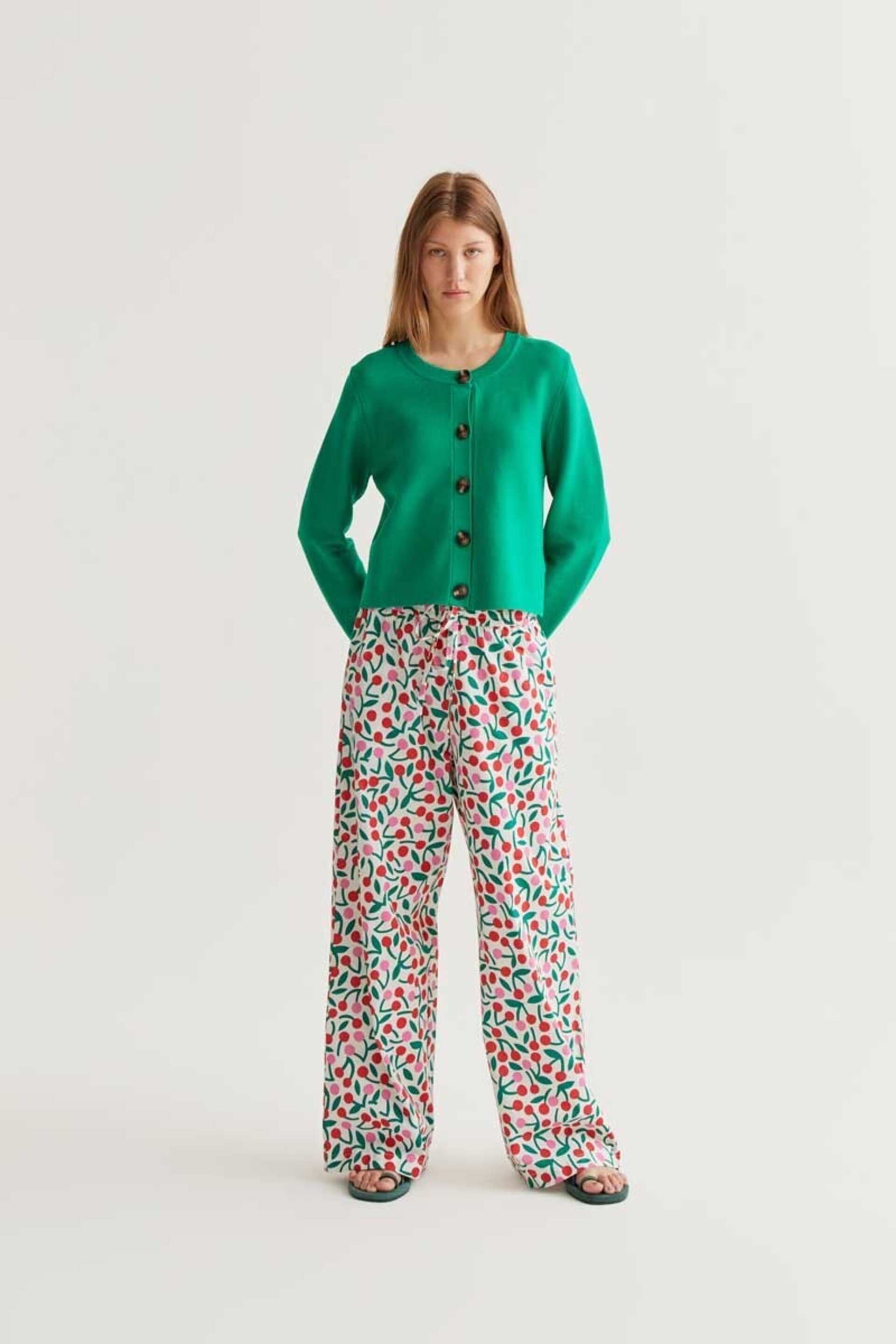 Cardigan punto verde con botones grandes compañía fantástica - 2