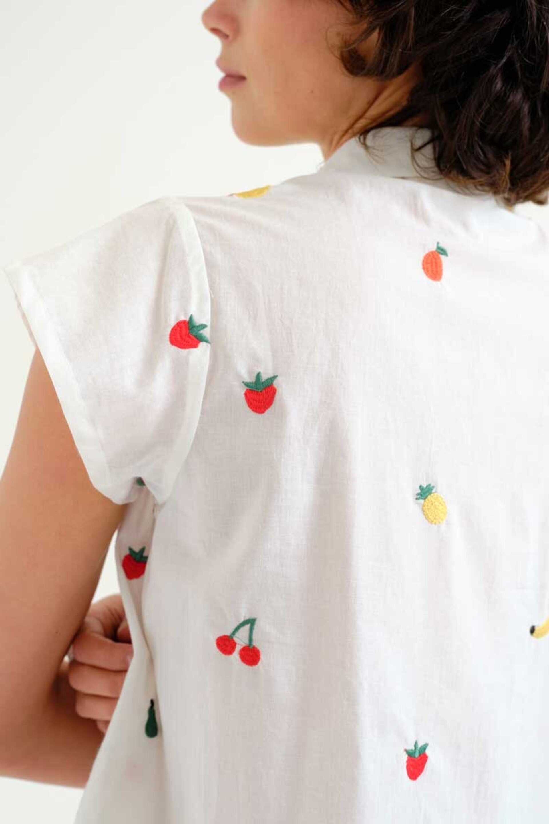 Camisa blanca 100% algodón con bordado de ensalada de frutas compañía fantástica - 4