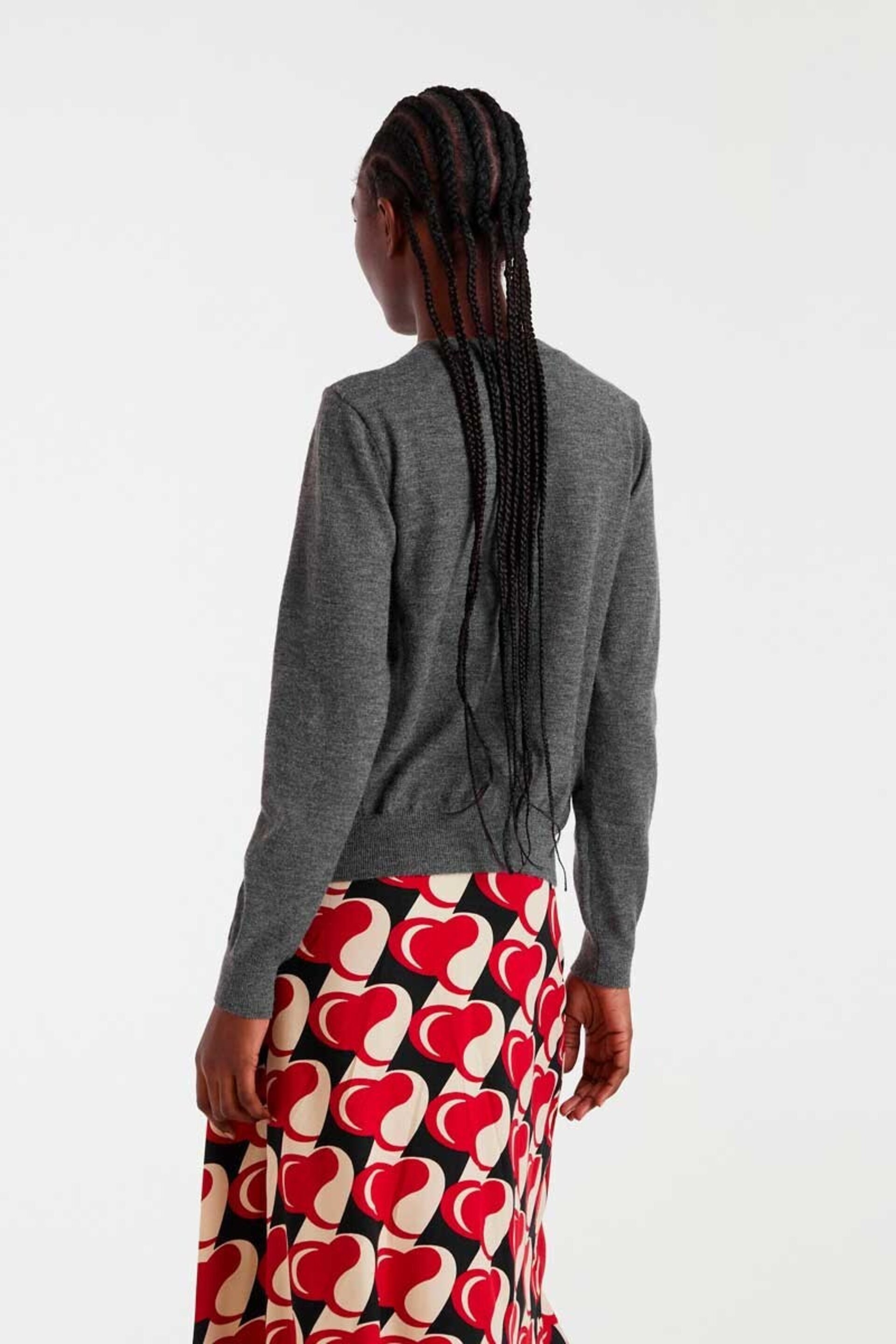 Cardigan punto fino con detalle floral gris compañía fantástica - 5