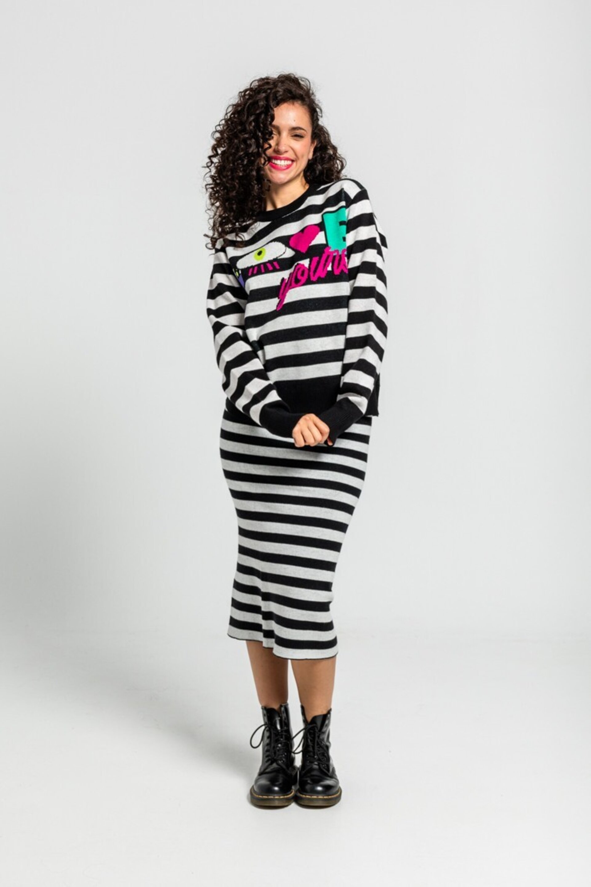 Suéter sencillo tejido de ojos corazones y bocas love yourself lolina - 2