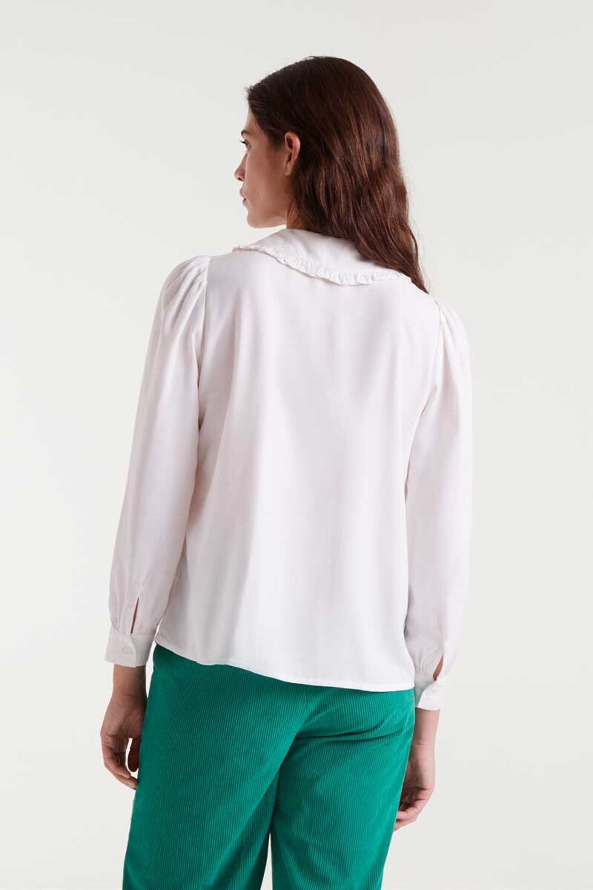 Camisa blanca con bordado de corazones compañía fantástica - 5