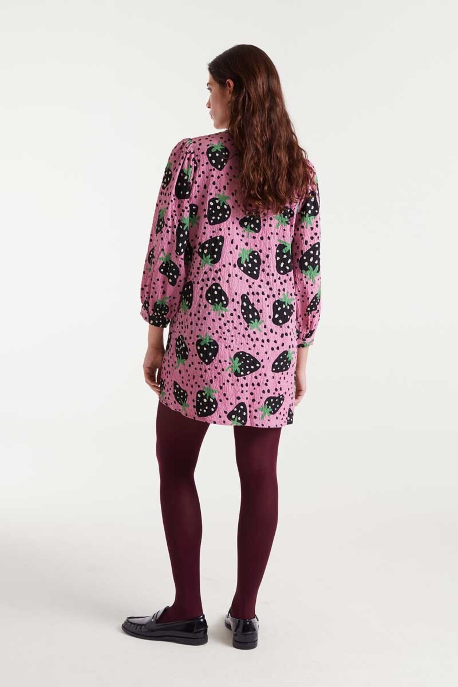 Vestido corto con estampado morango compañía fantástica - 4