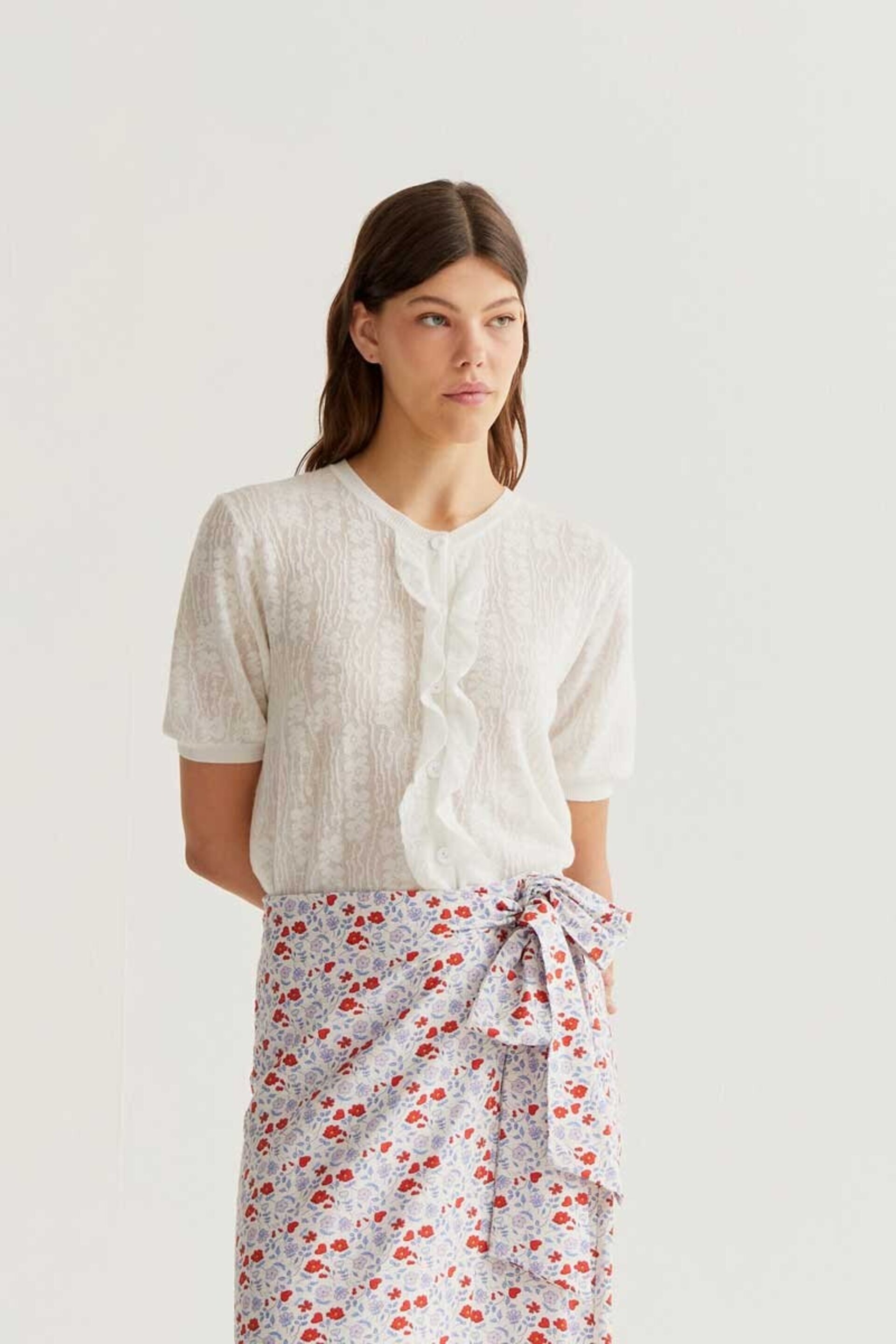 Cardigan punto floral blanco con volantes compañía fantástica - 1