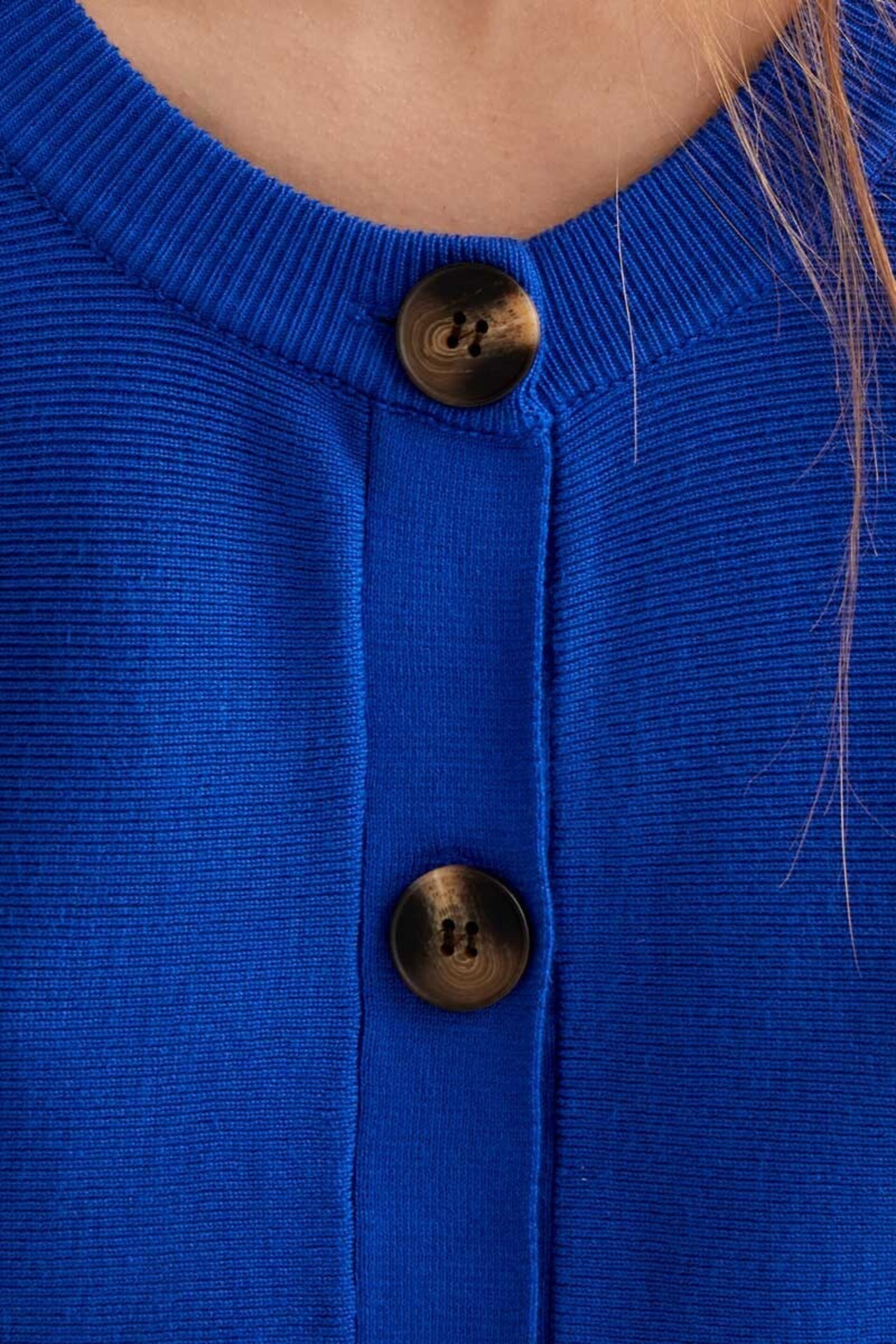 Cardigan de punto azul con botones grandes compañía fantástica - 5
